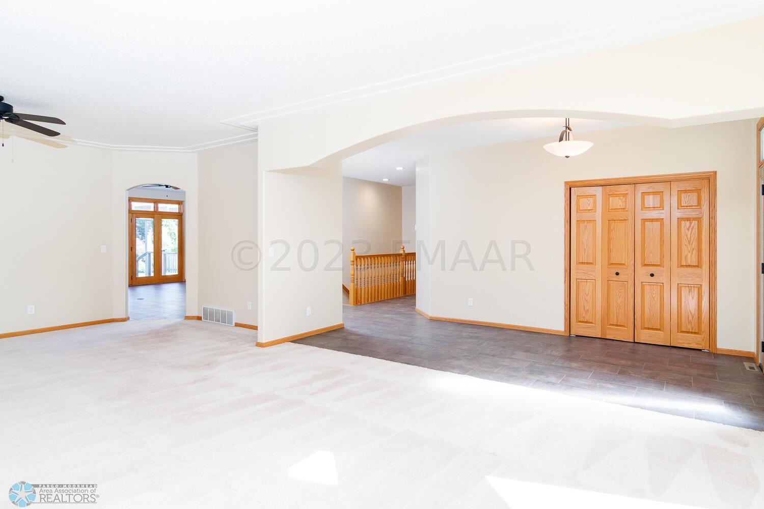 Living Room/Entry