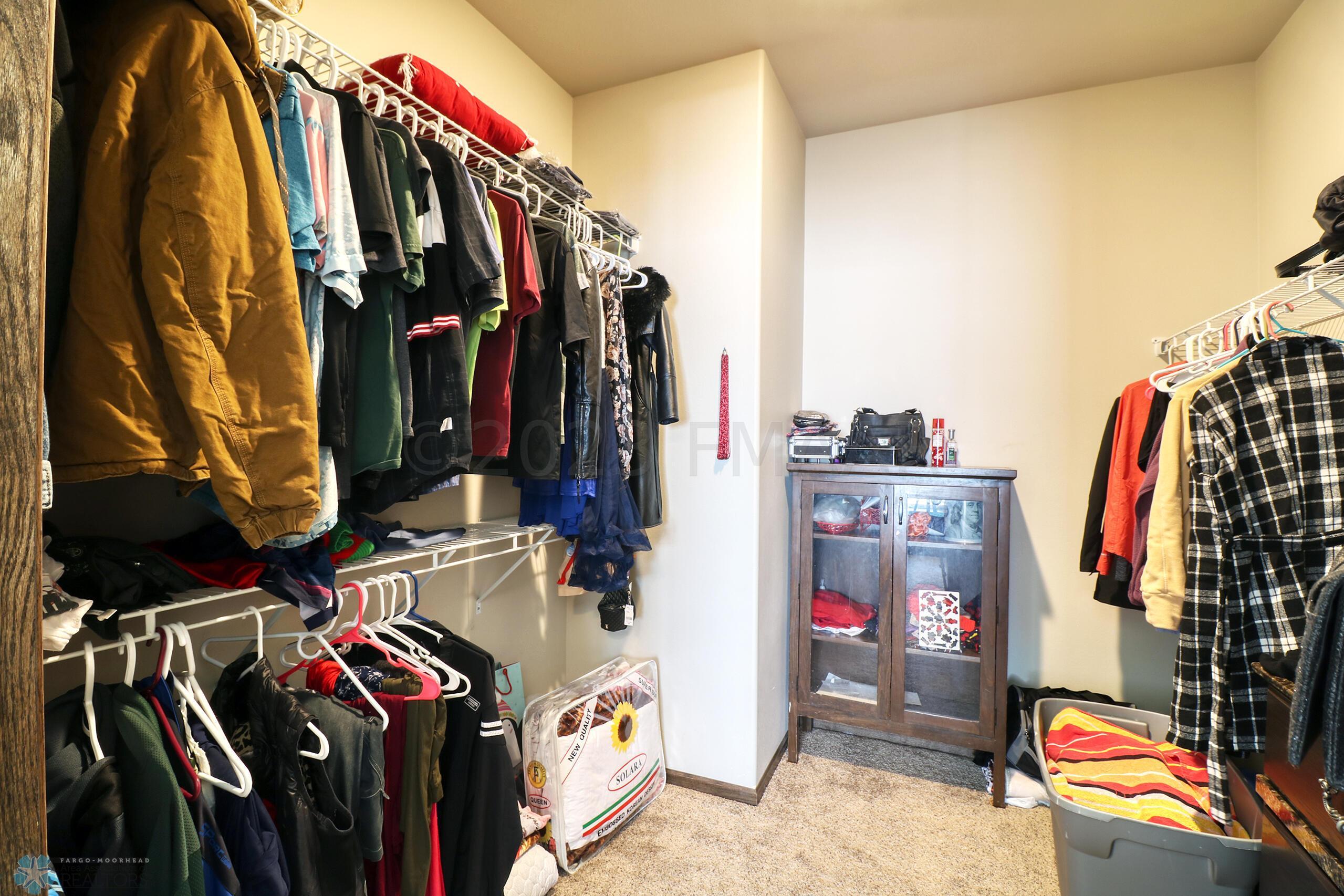 Bedroom1_closet