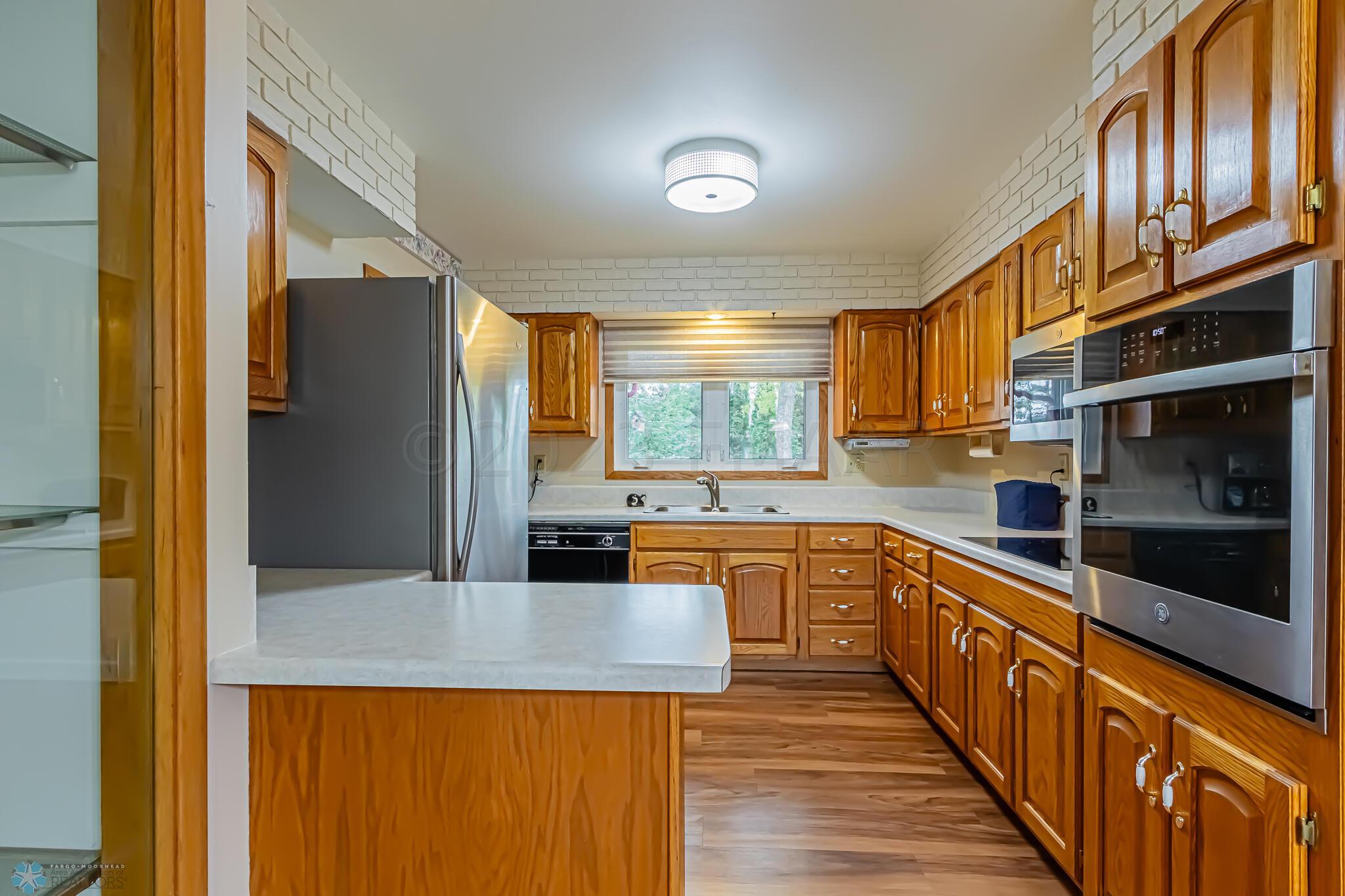 1830 7th St S, Fargo, ND 58103-32