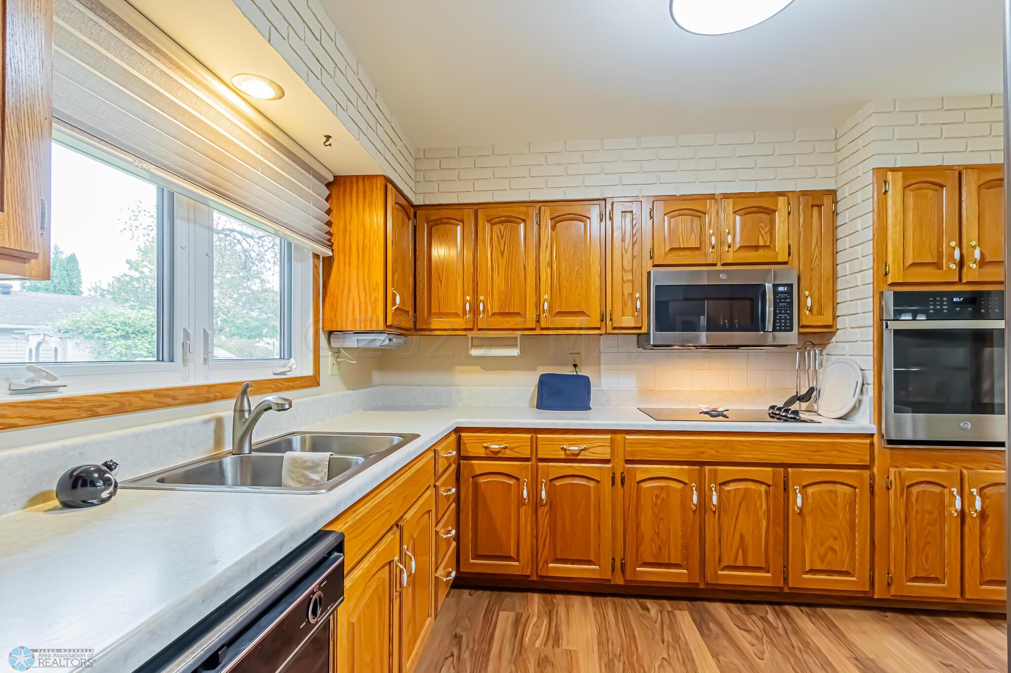 1830 7th St S, Fargo, ND 58103-35