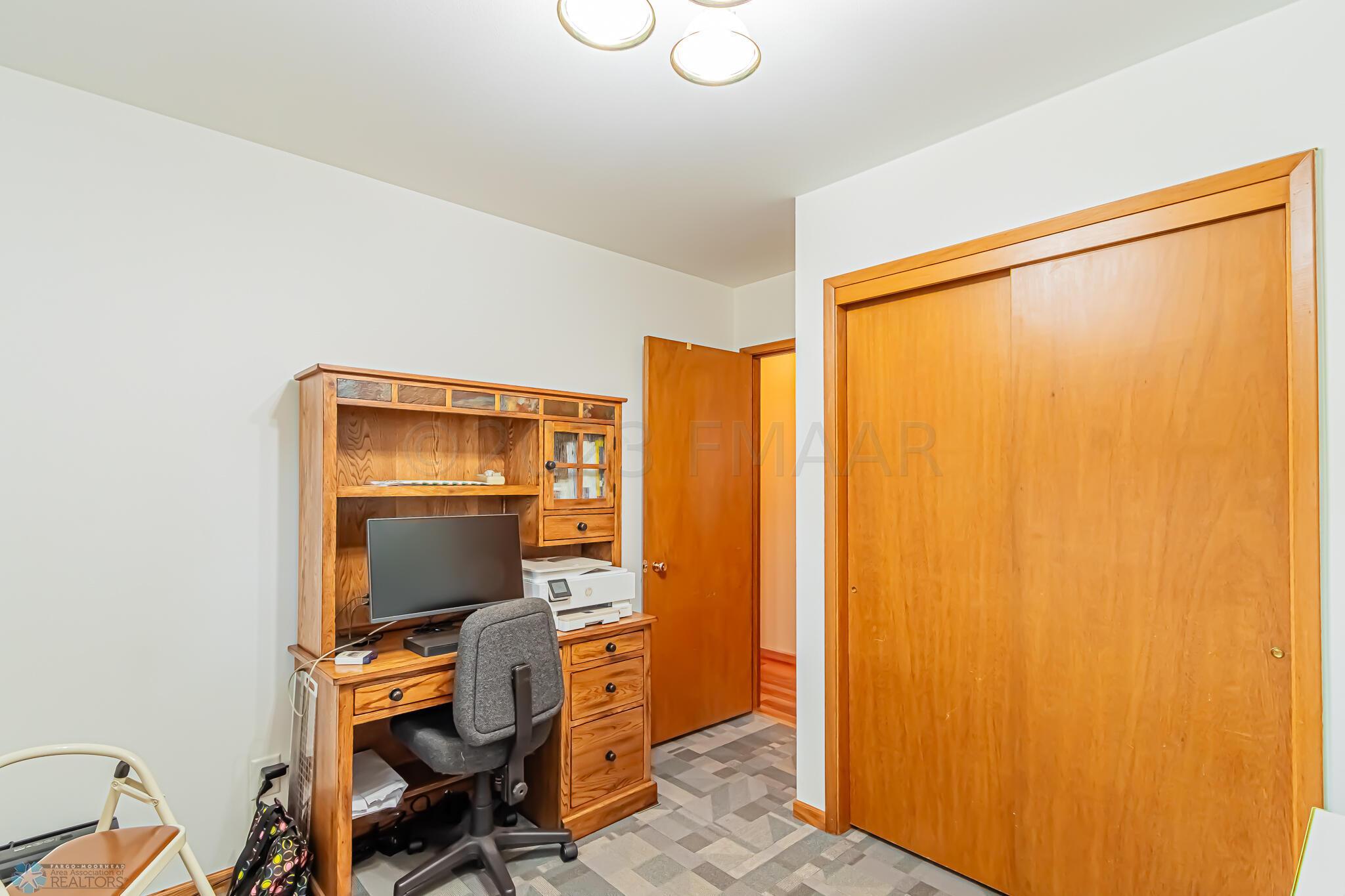 1830 7th St S, Fargo, ND 58103-21