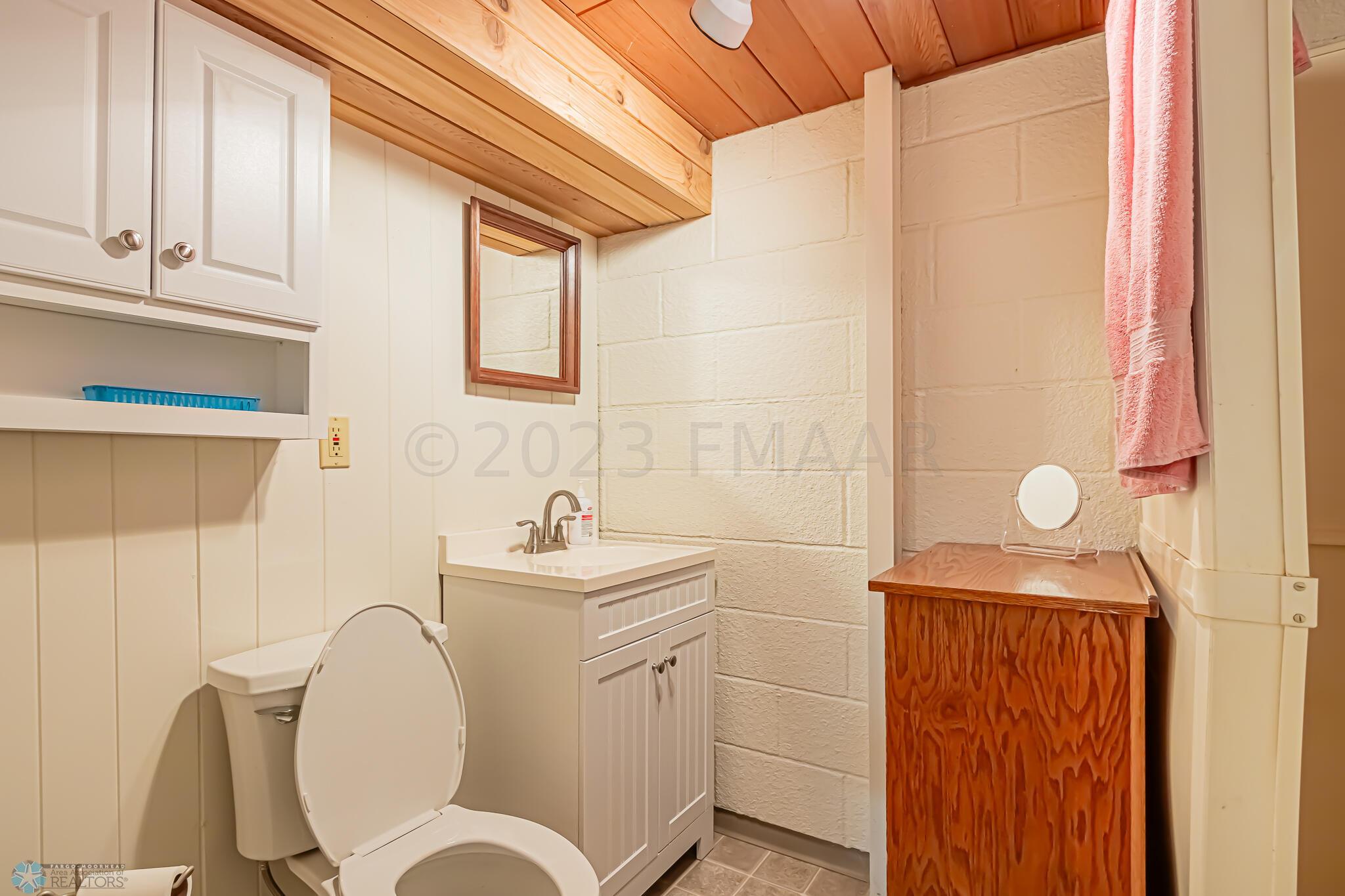 1830 7th St S, Fargo, ND 58103-05