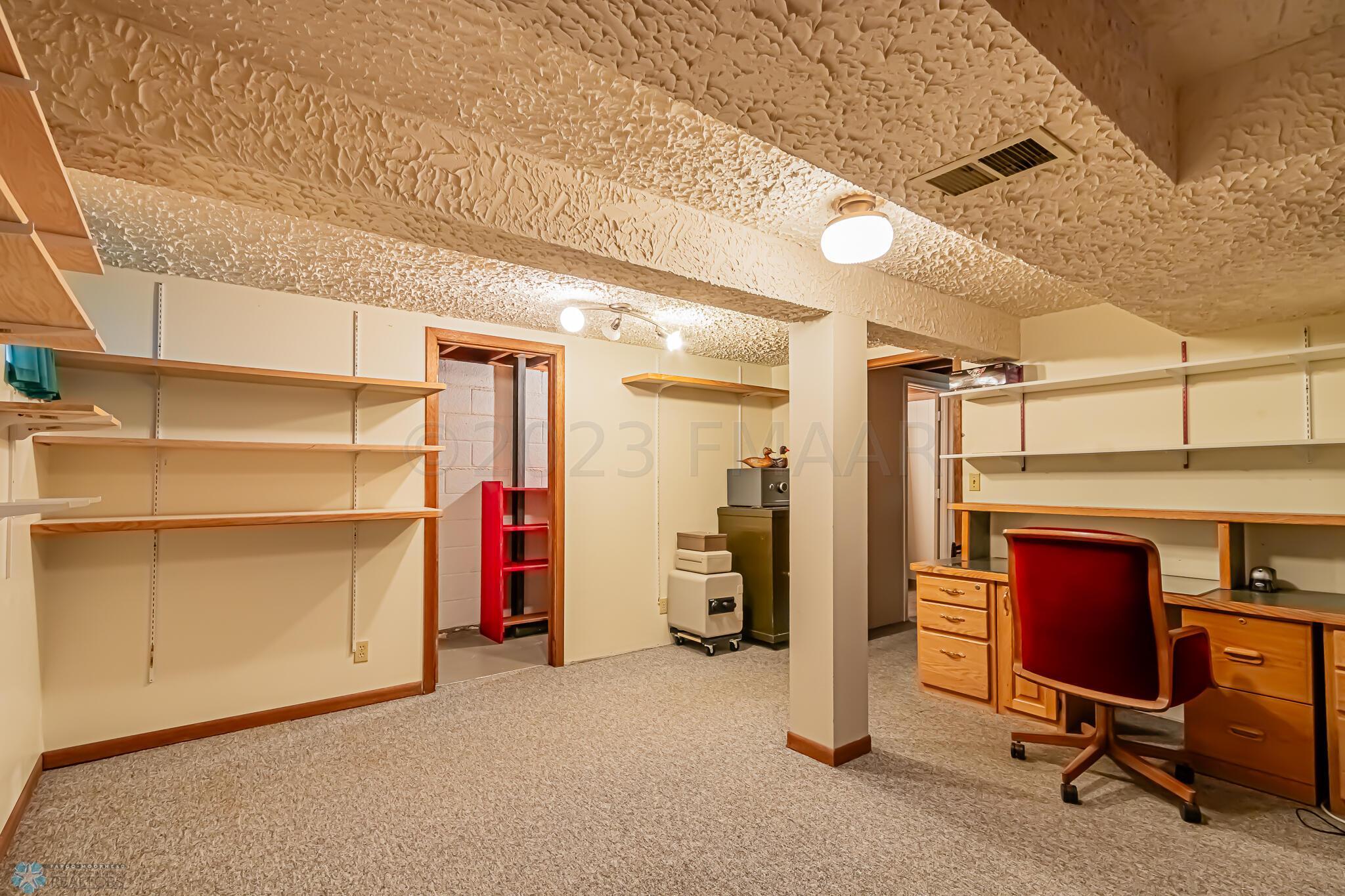 1830 7th St S, Fargo, ND 58103-08