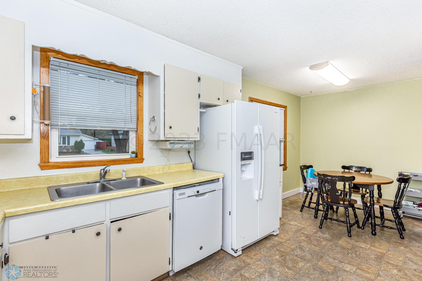 Kitchen/Dining Area