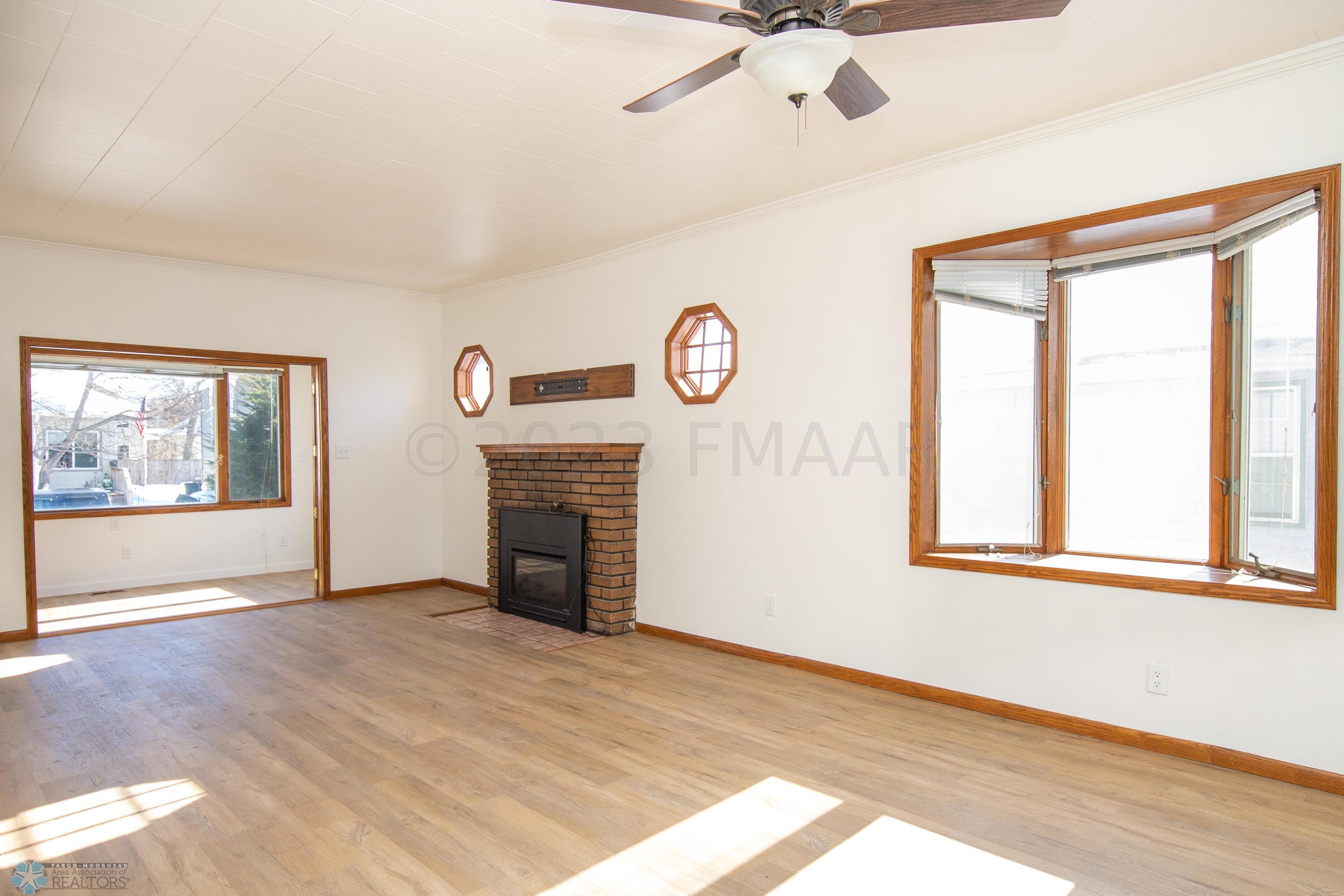 Living Room/Dining Area