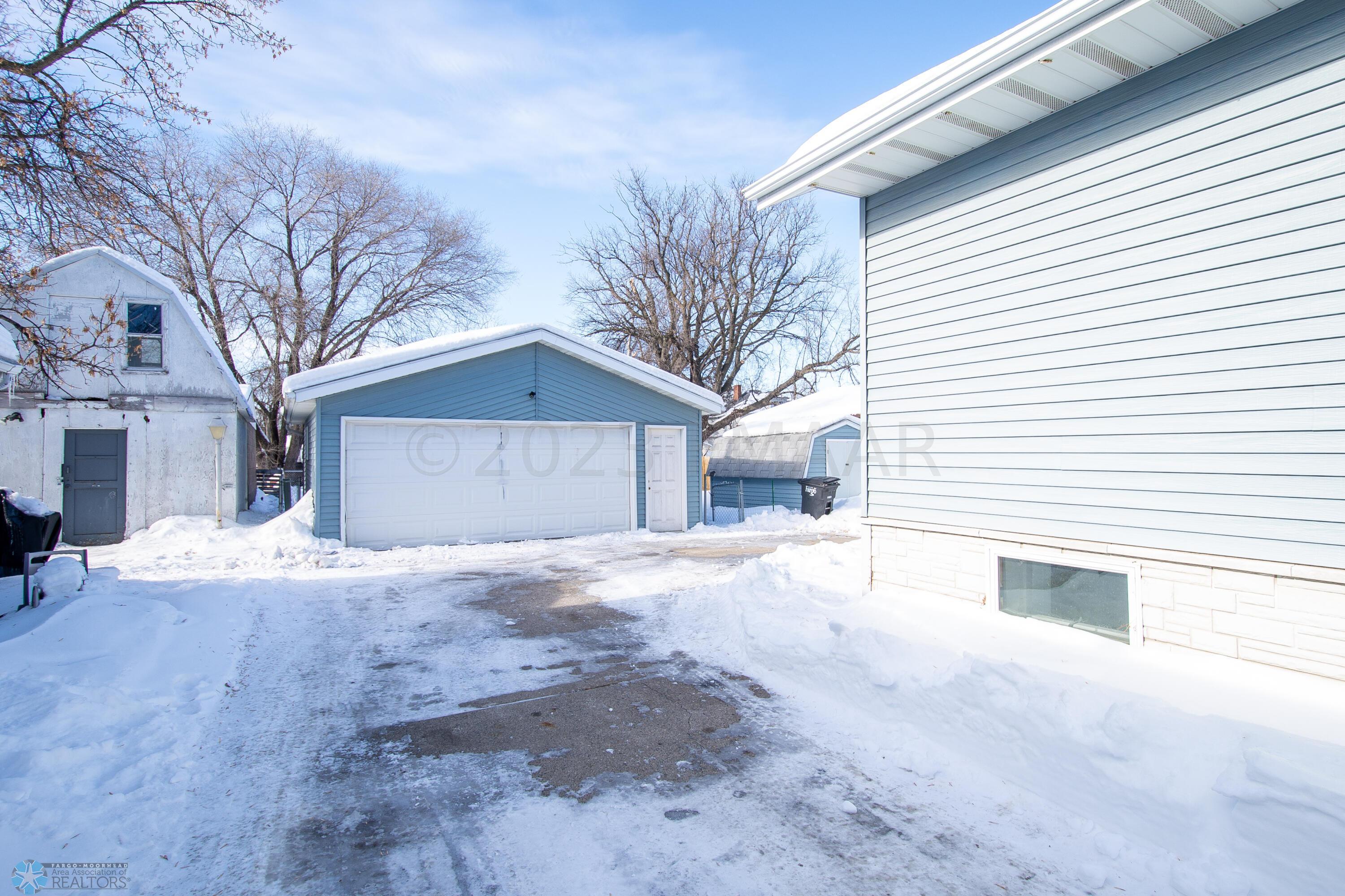Driveway/Garage