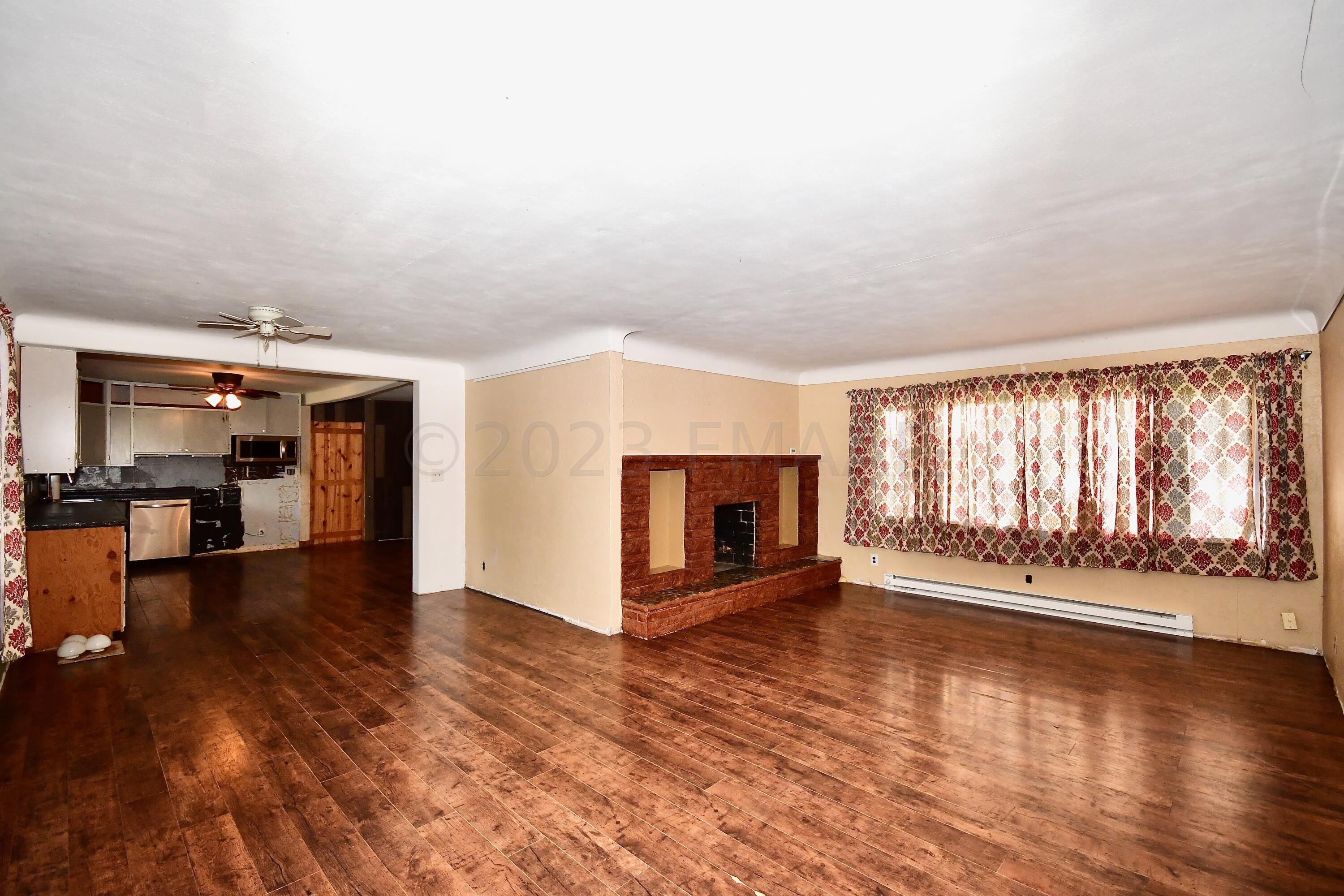 Living Room/Dining Area