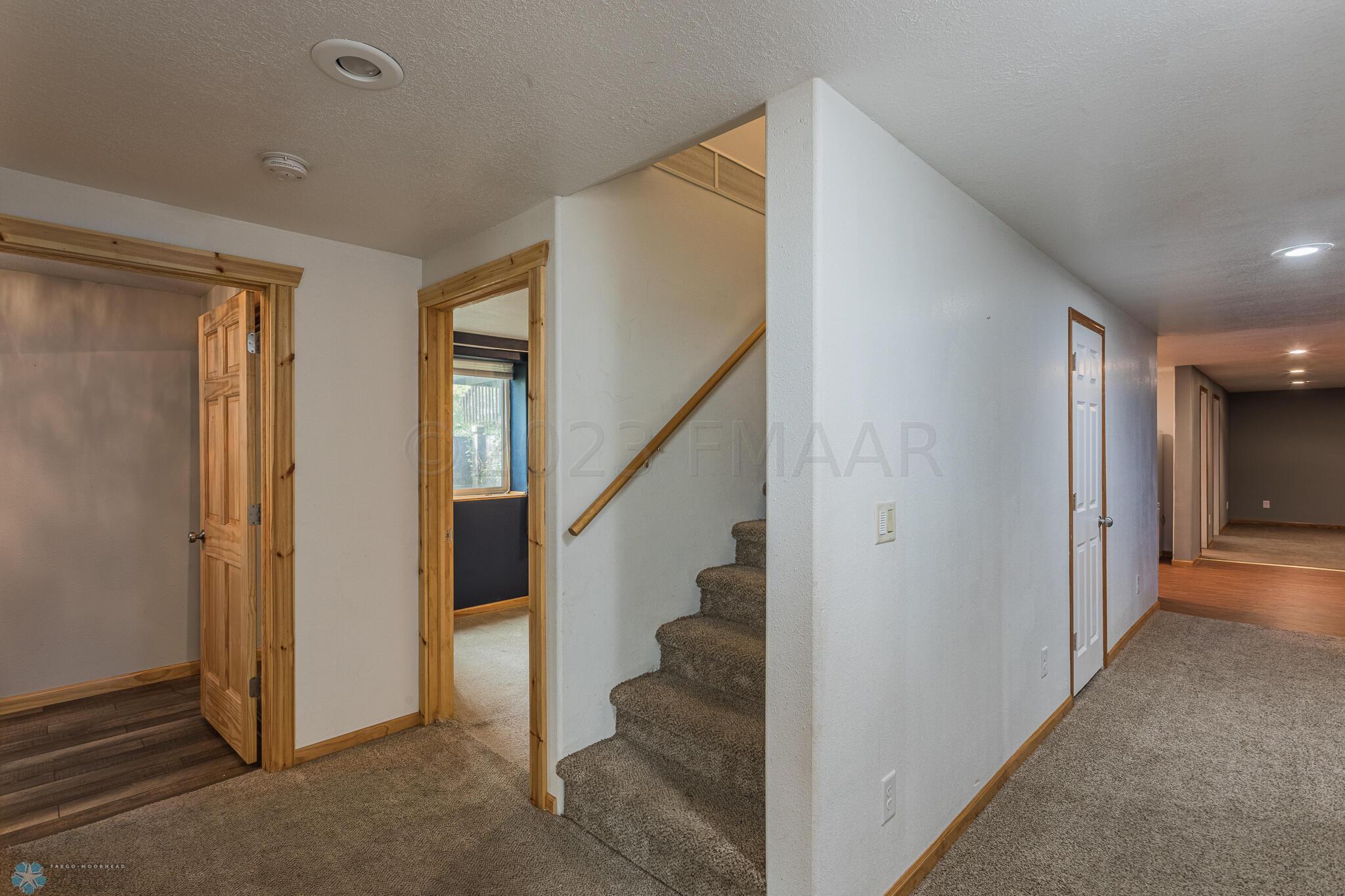 416_Ridge_Crest_Dr-7
