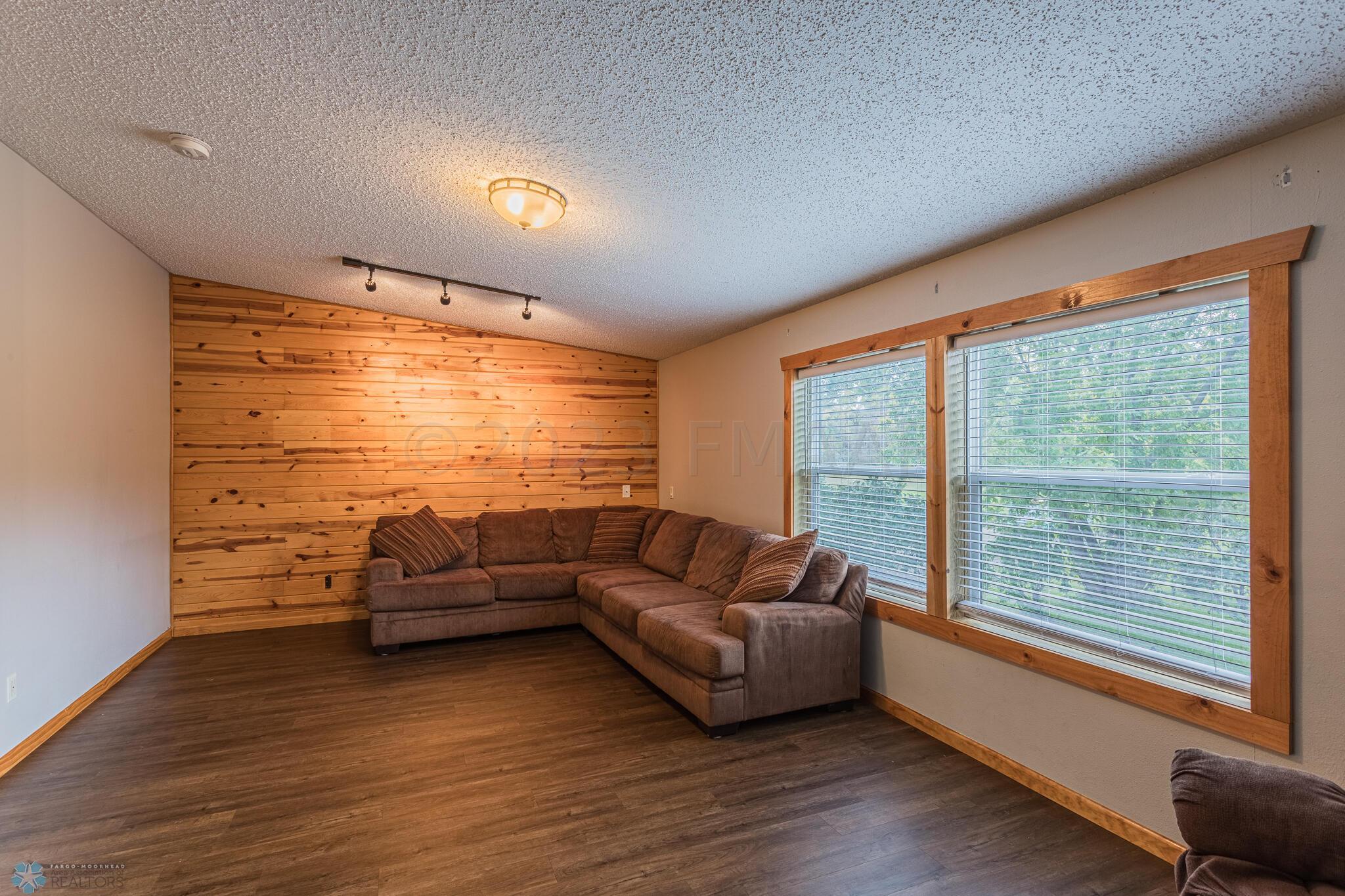 416_Ridge_Crest_Dr-15