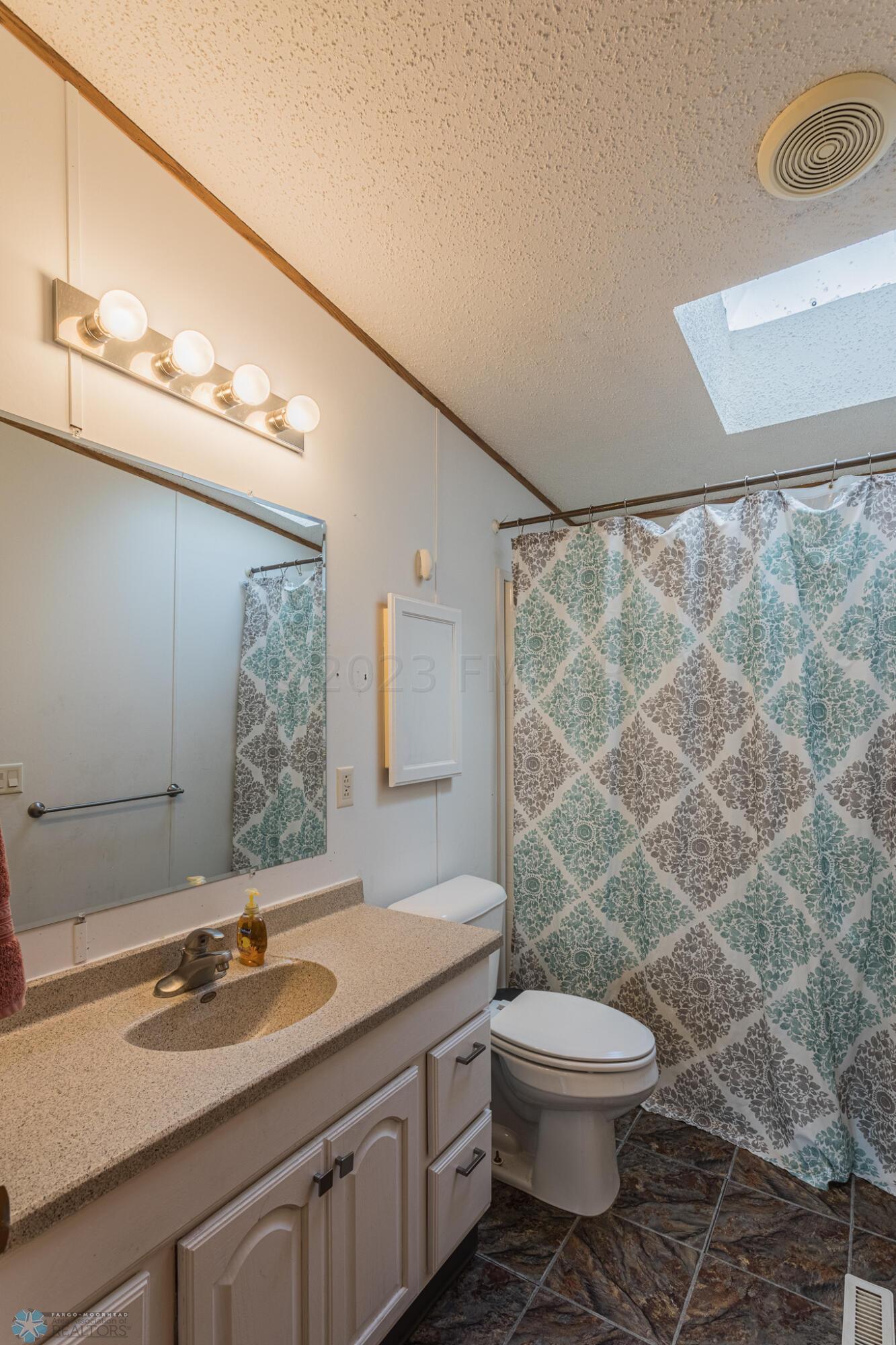 416_Ridge_Crest_Dr-18
