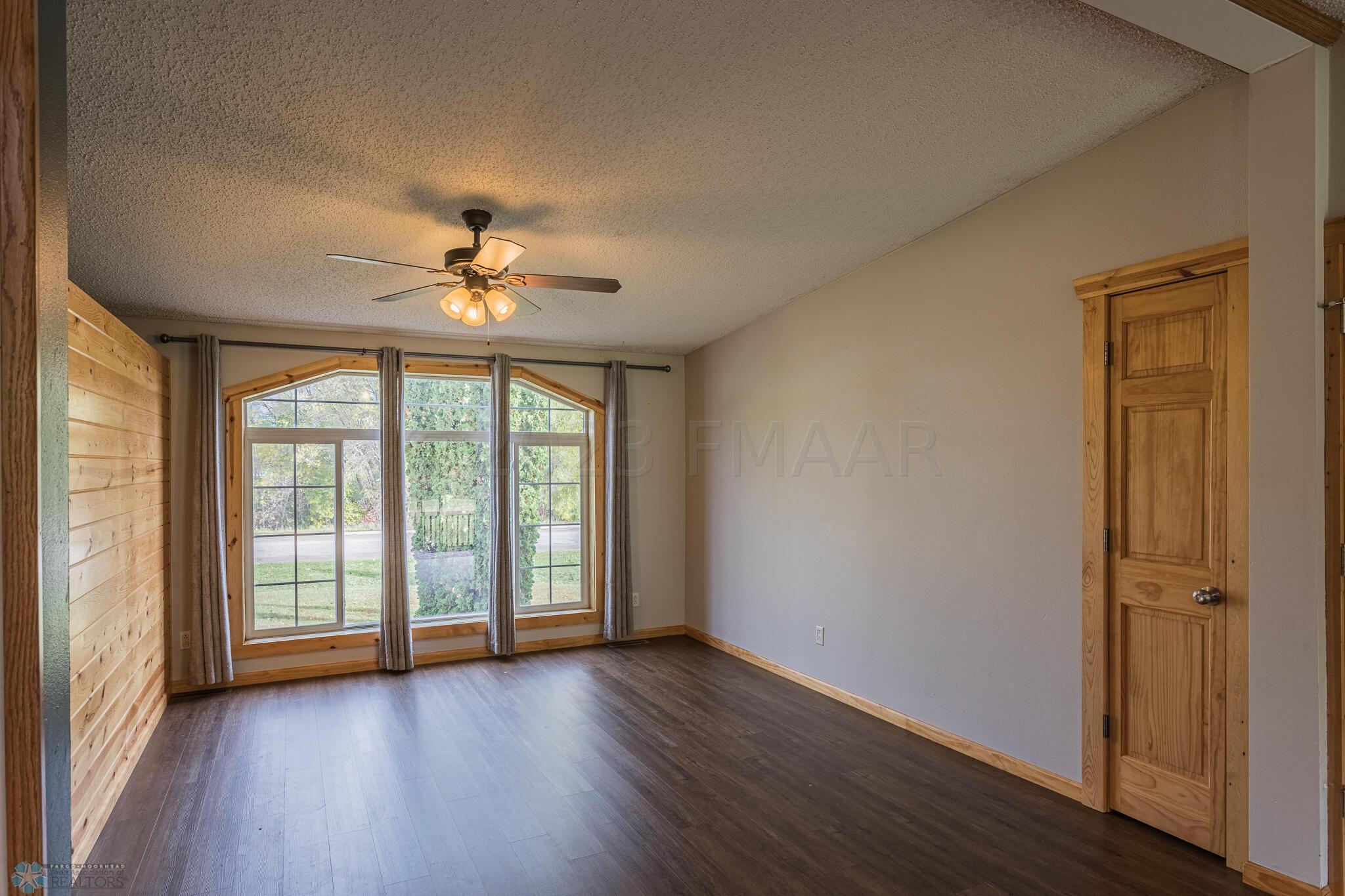 416_Ridge_Crest_Dr-25