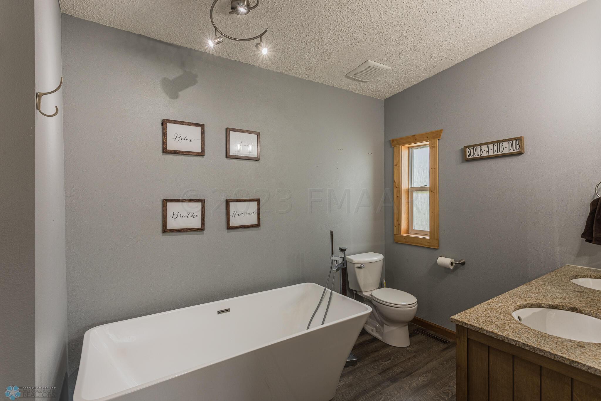 416_Ridge_Crest_Dr-30