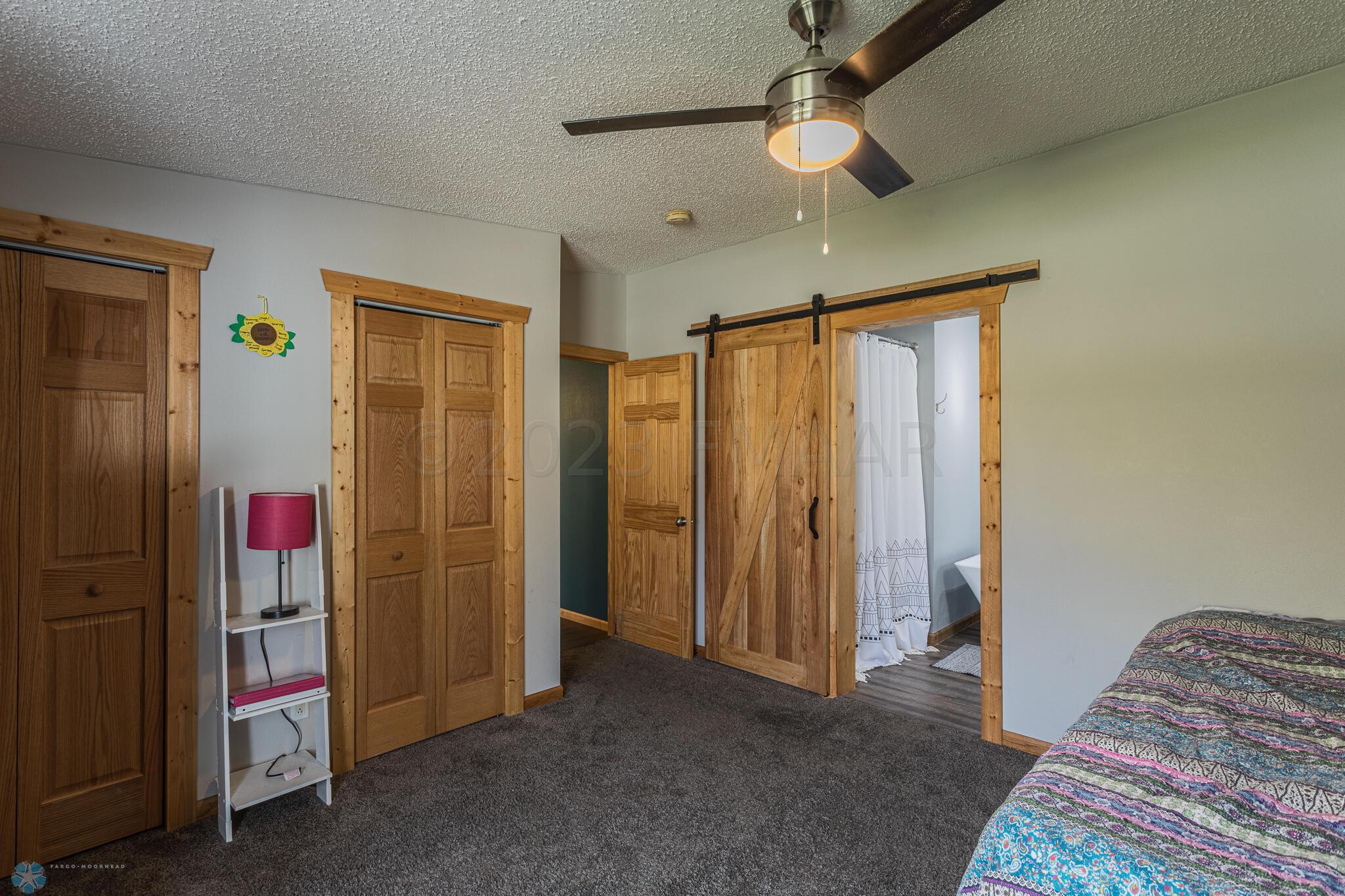 416_Ridge_Crest_Dr-32