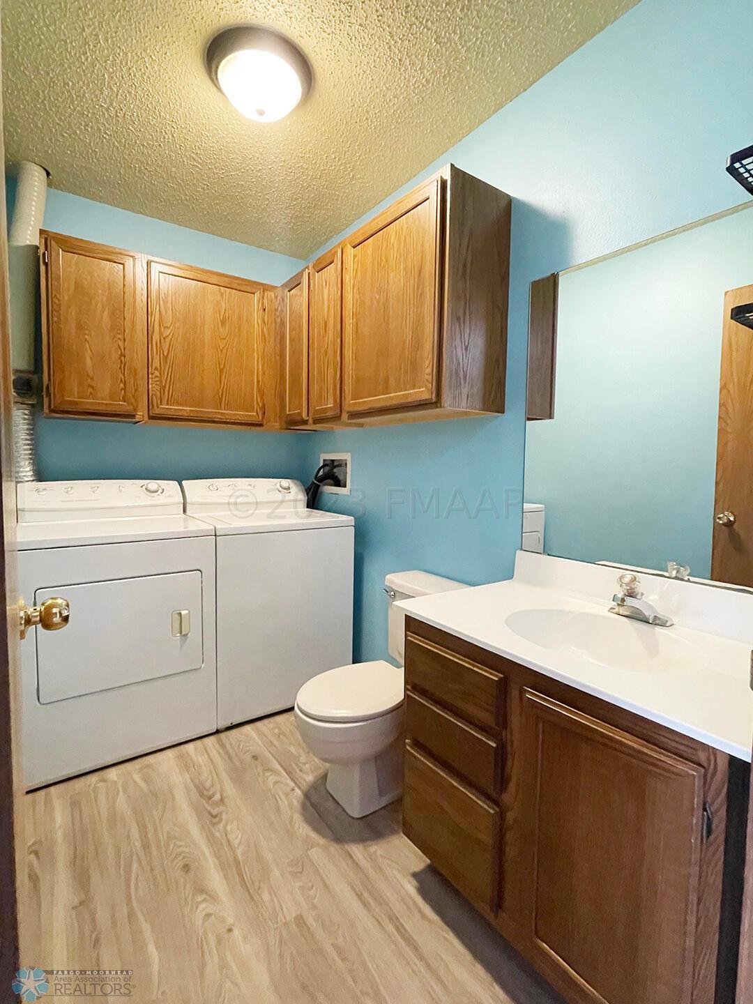 3118_LaundryHalfBath