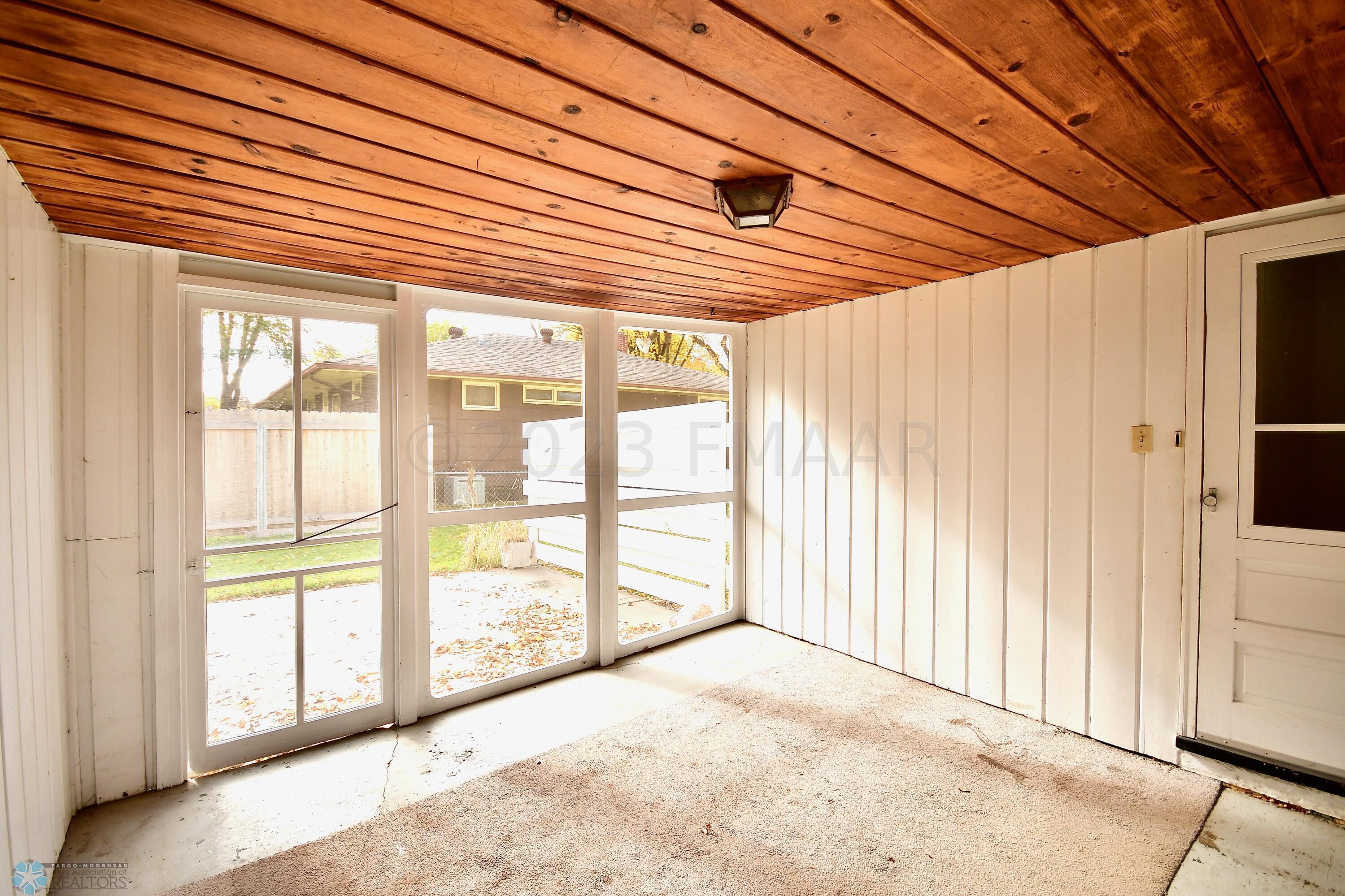 Covered & Screened Breezeway