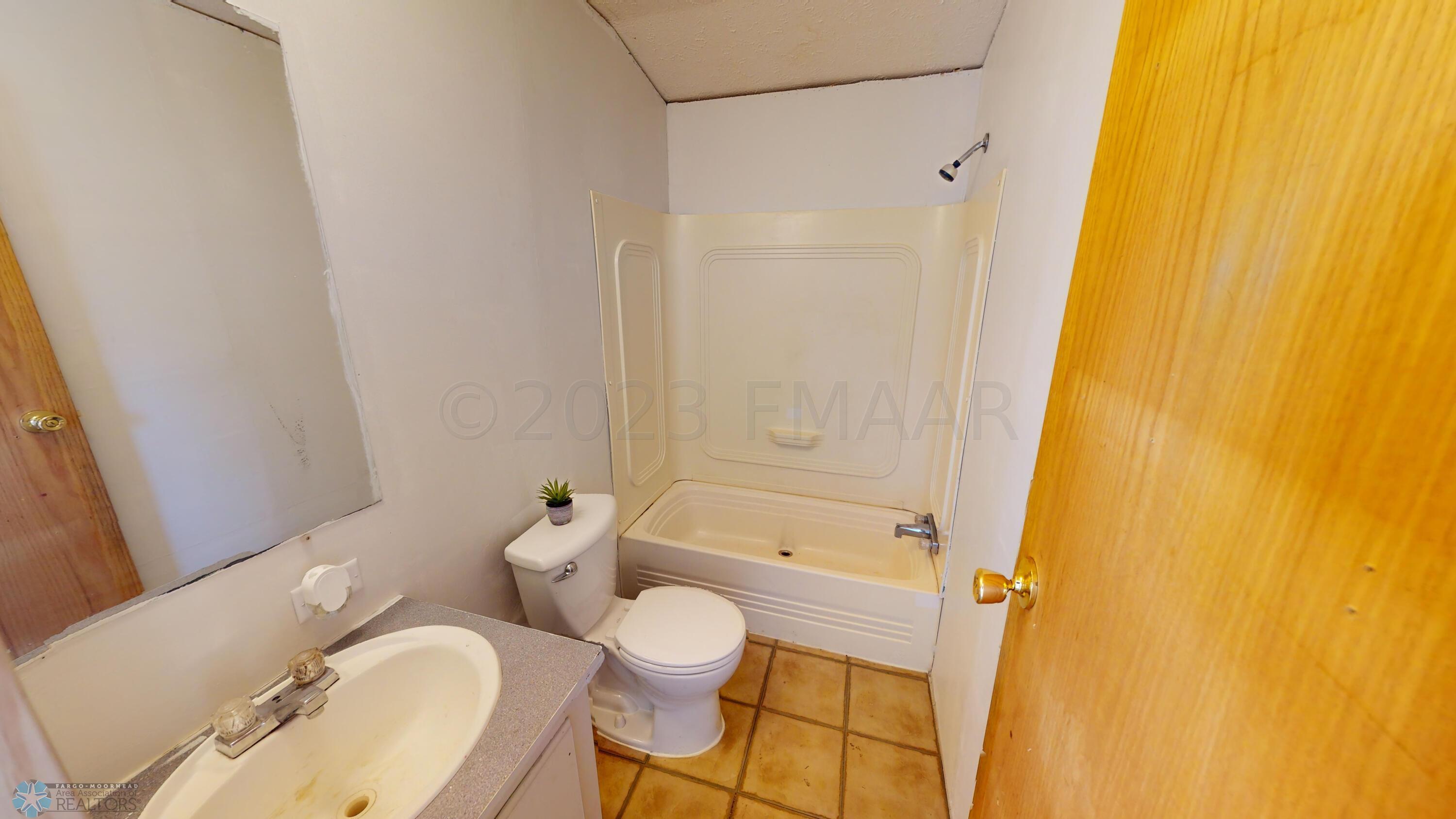 920-3-12-Ave-E-10232023_162448
