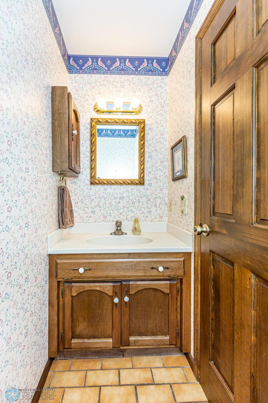 Bathroom 1/2 bath