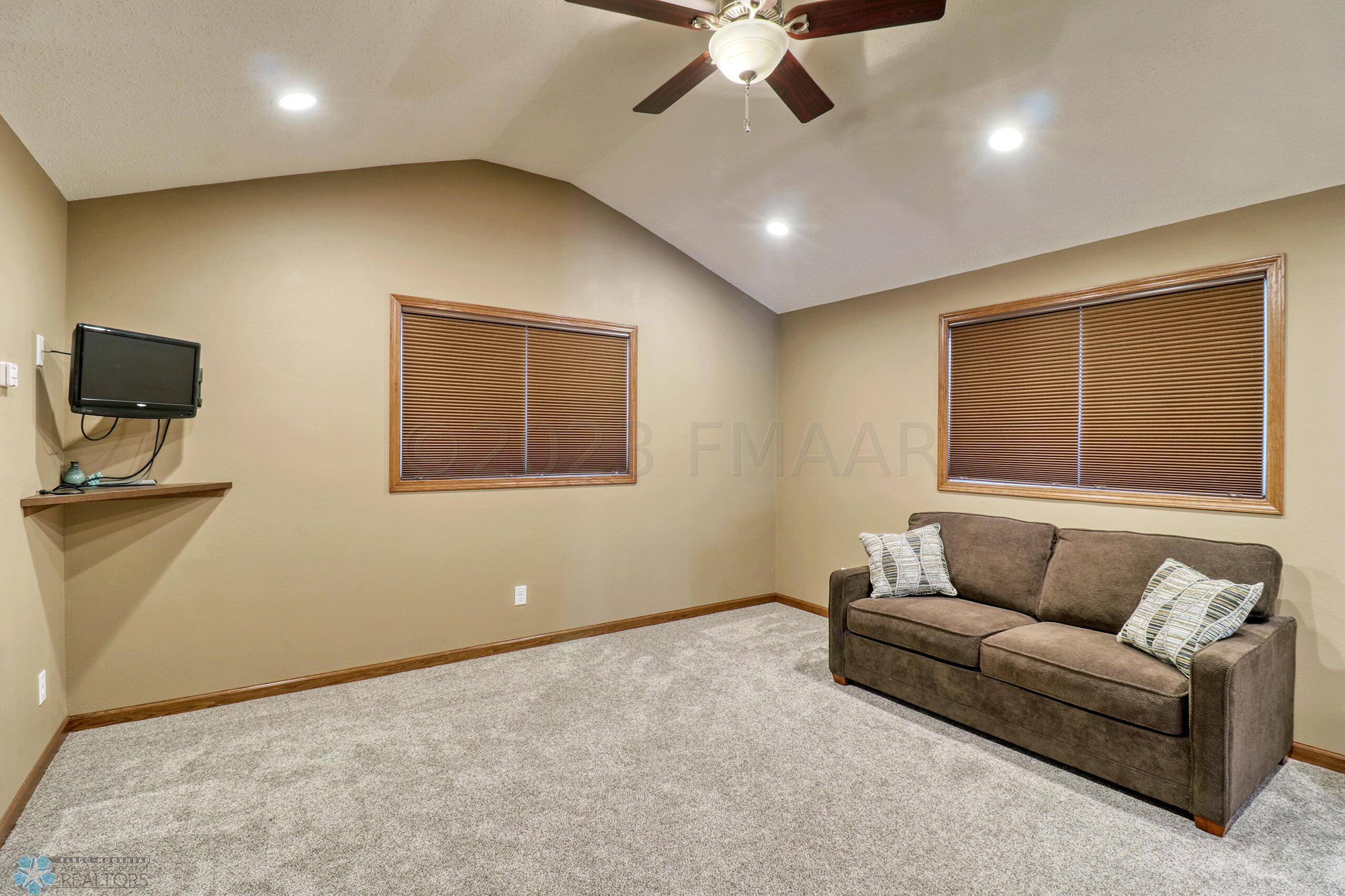 Familyroom1_1