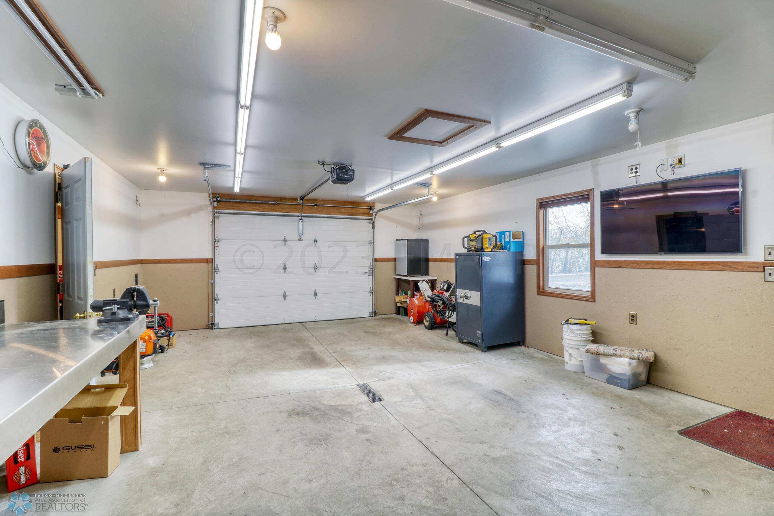 Shop_interior1_1