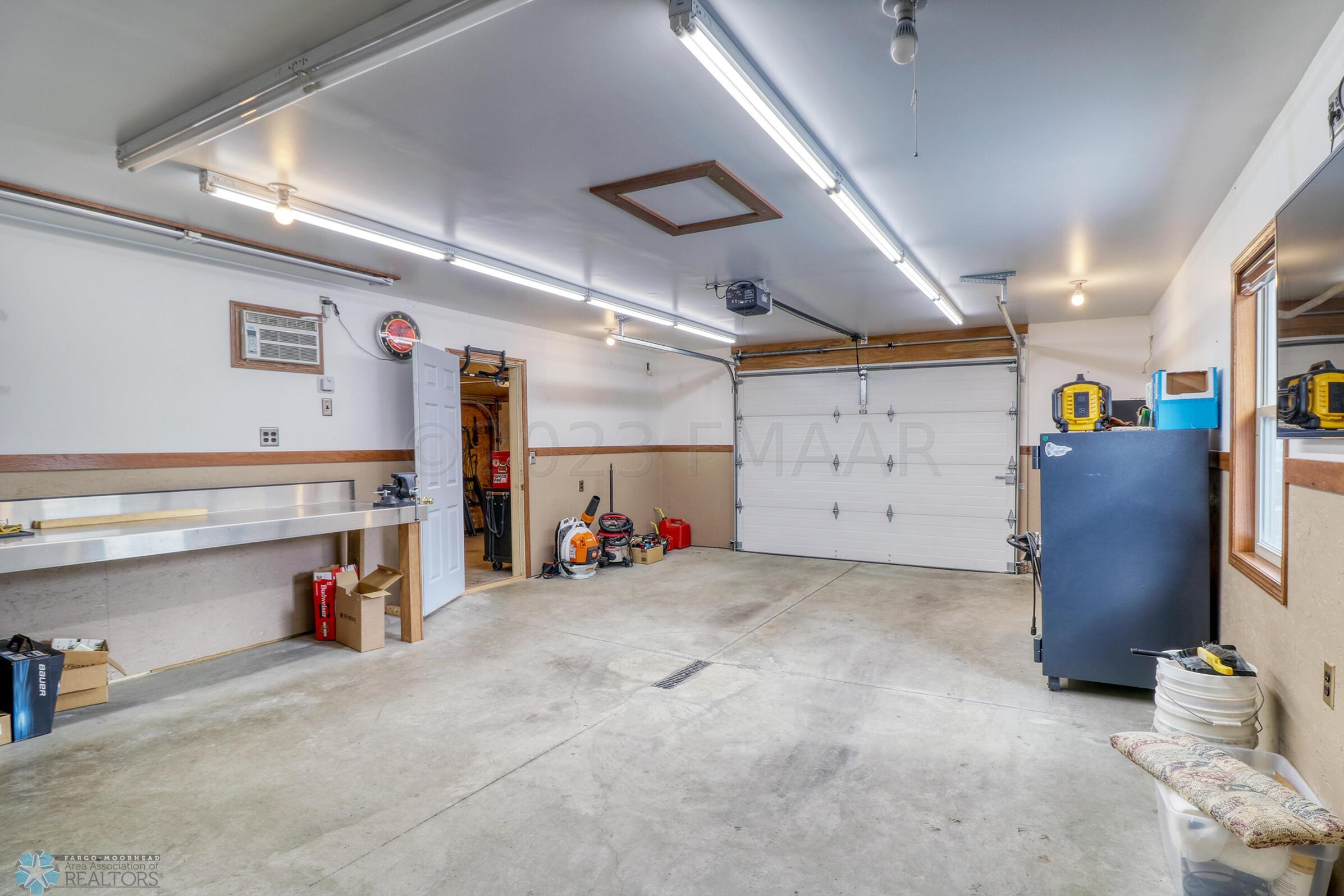 Shop_interior1_2