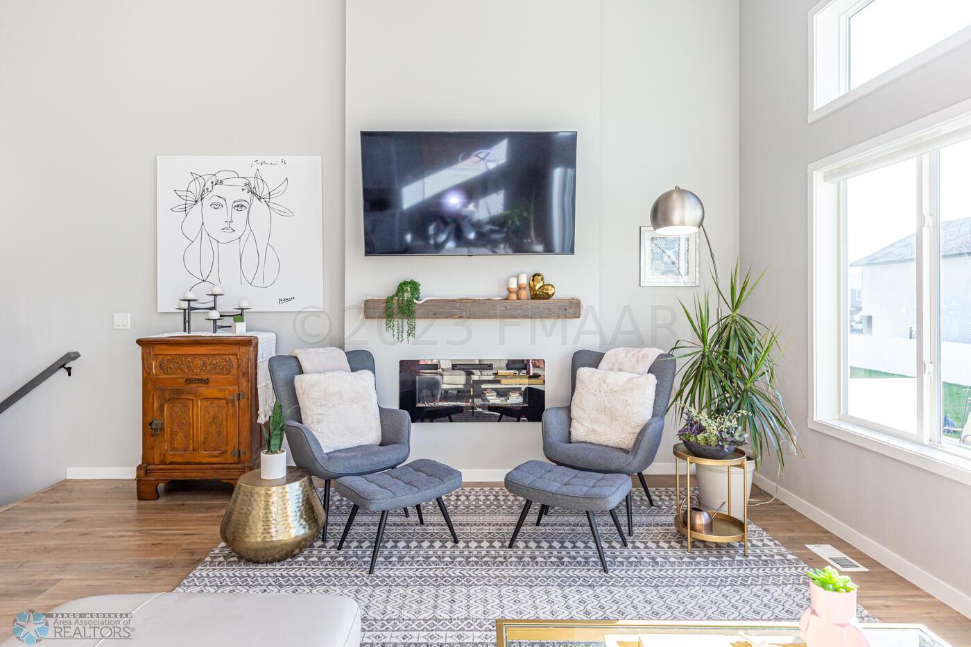 Main Floor Living - Fireplace