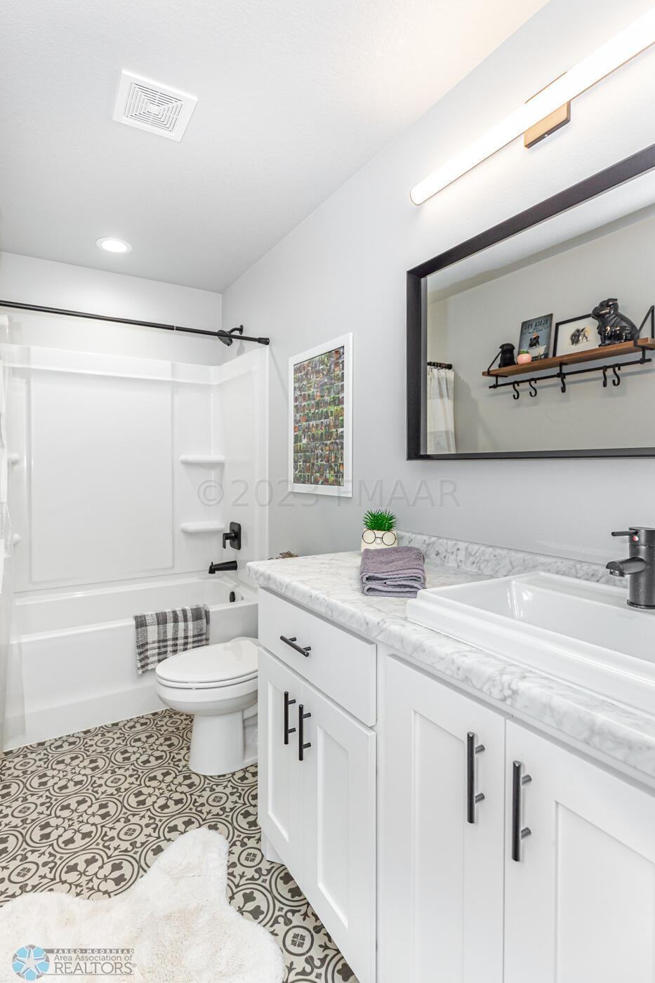 Main Full Bath