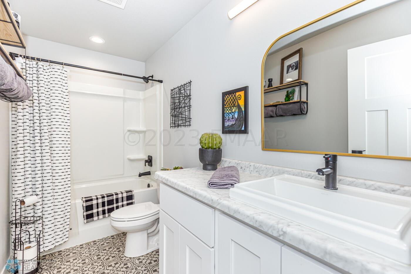 LL Full Bath