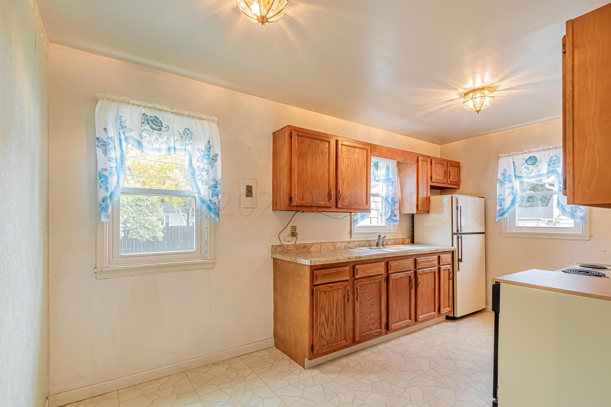 Dining to Kitchen