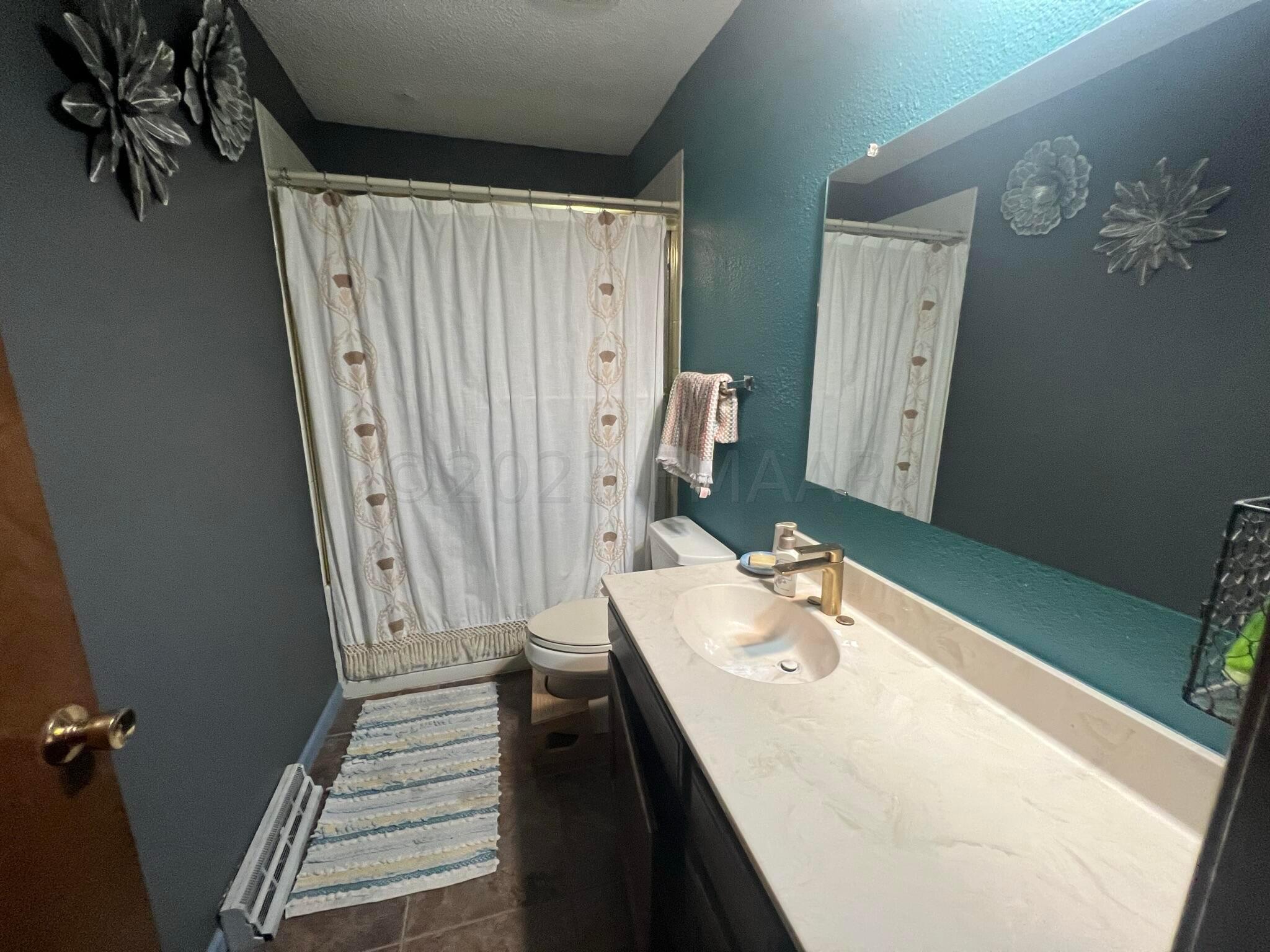 Upper Full Bath