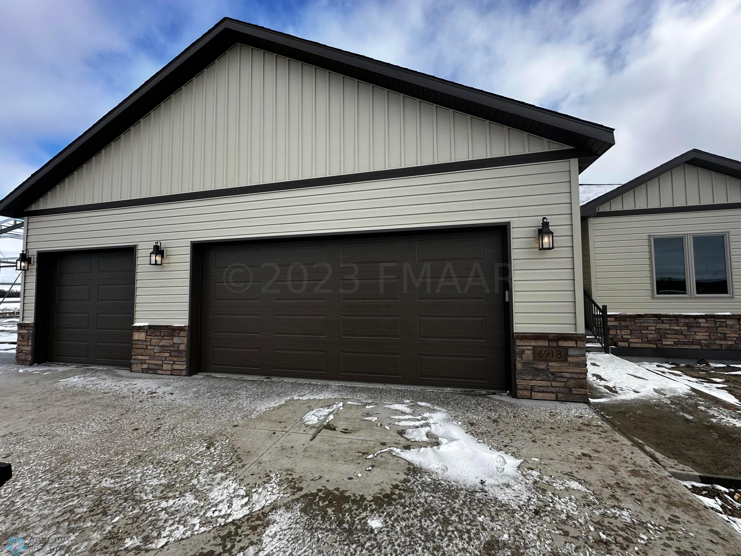 4053F28B-BE4C-4CFE-90BA-FA43C956DEC1