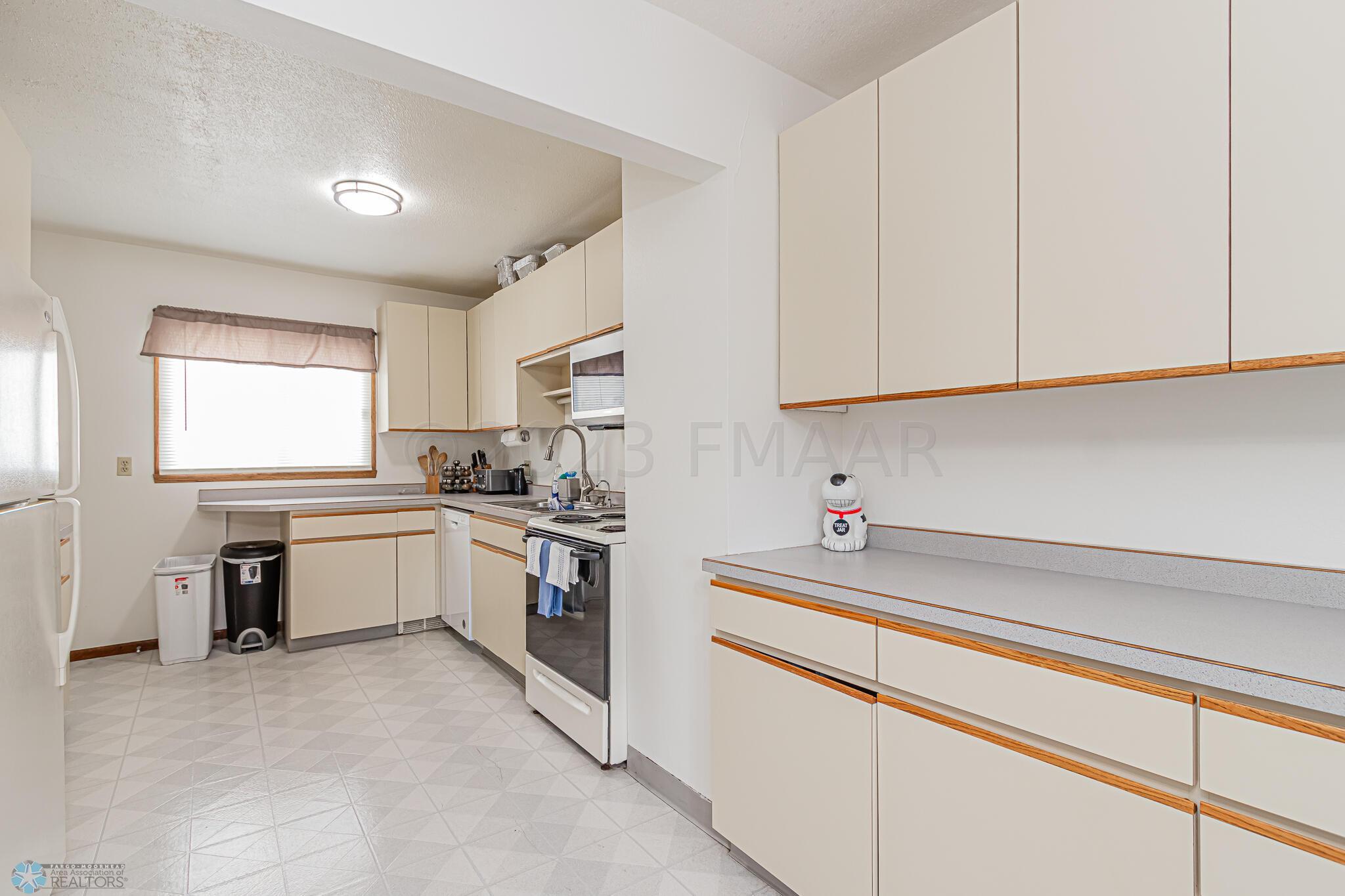 9 N Terrace N, Fargo, ND 58102-15