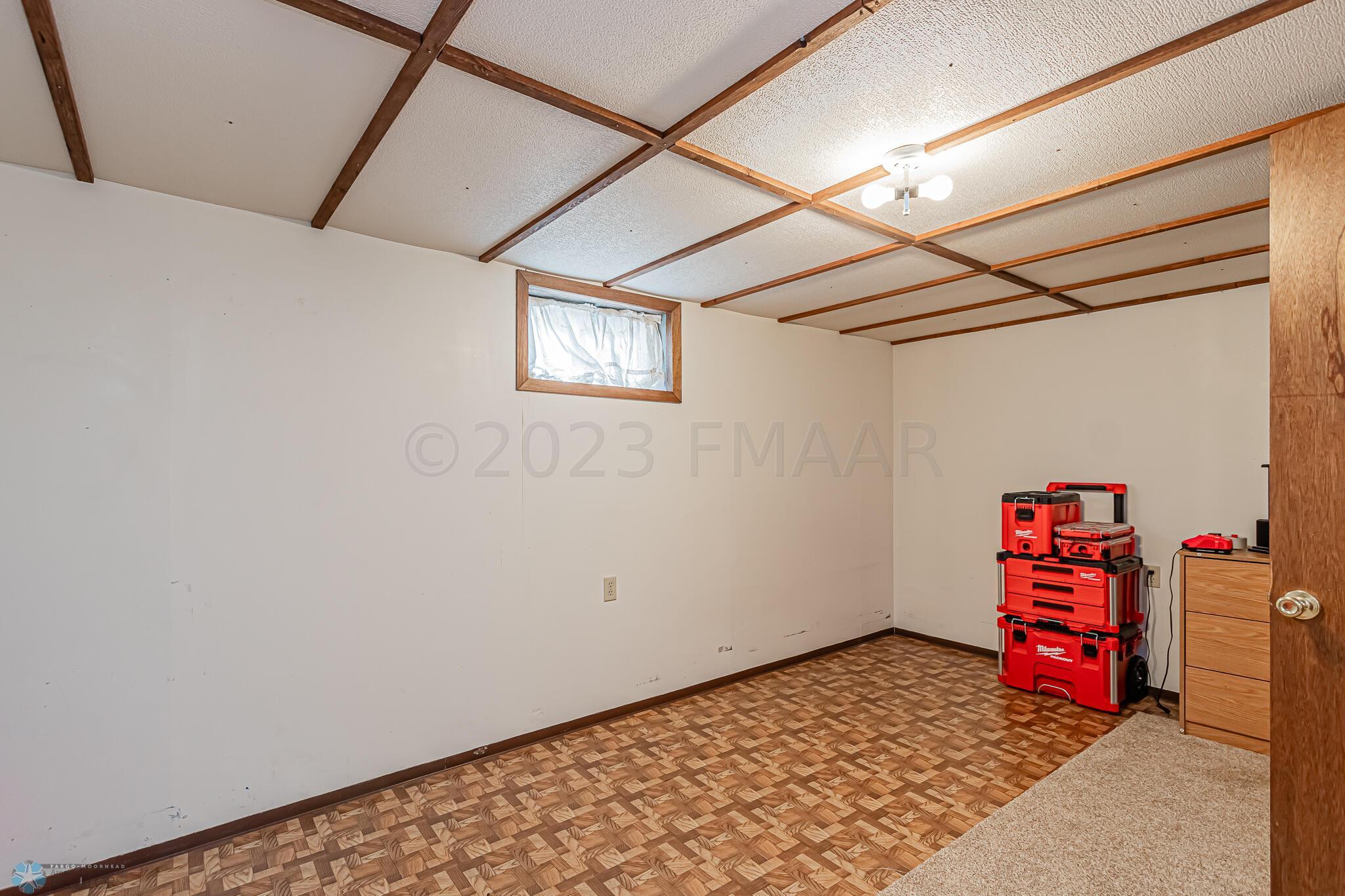 9 N Terrace N, Fargo, ND 58102-27