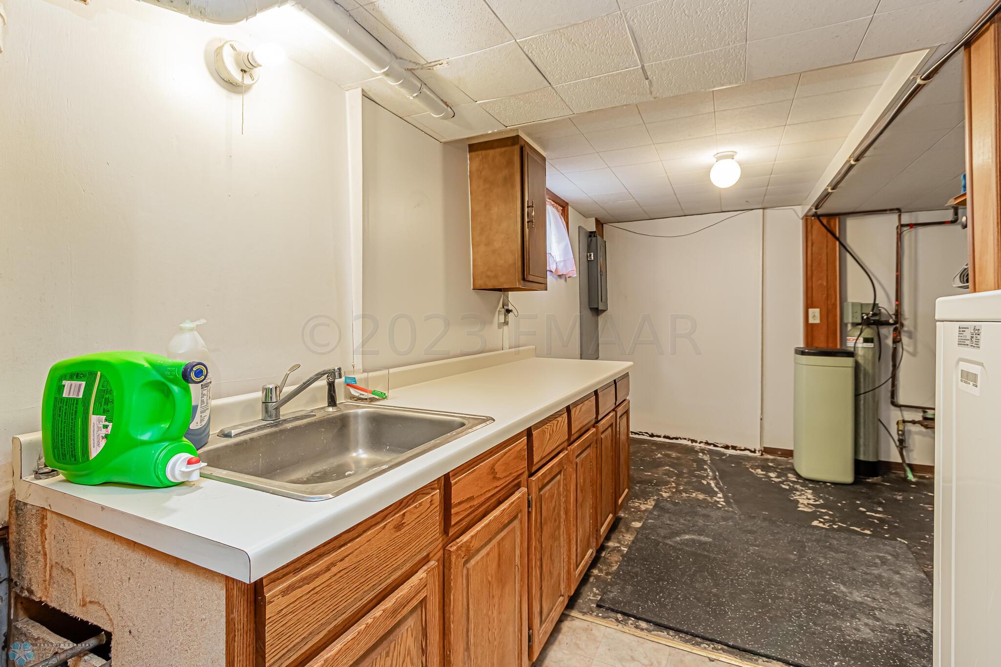 9 N Terrace N, Fargo, ND 58102-33
