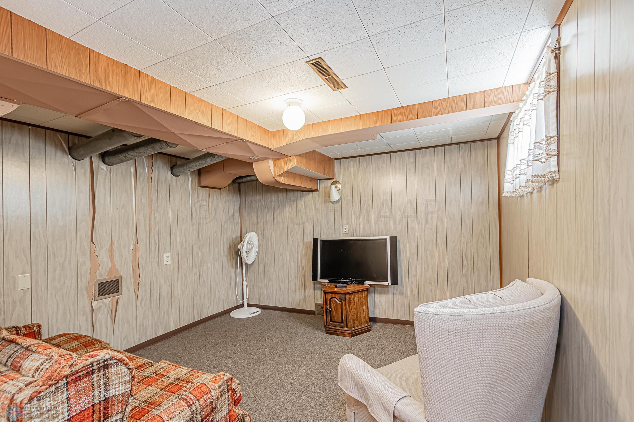 9 N Terrace N, Fargo, ND 58102-37