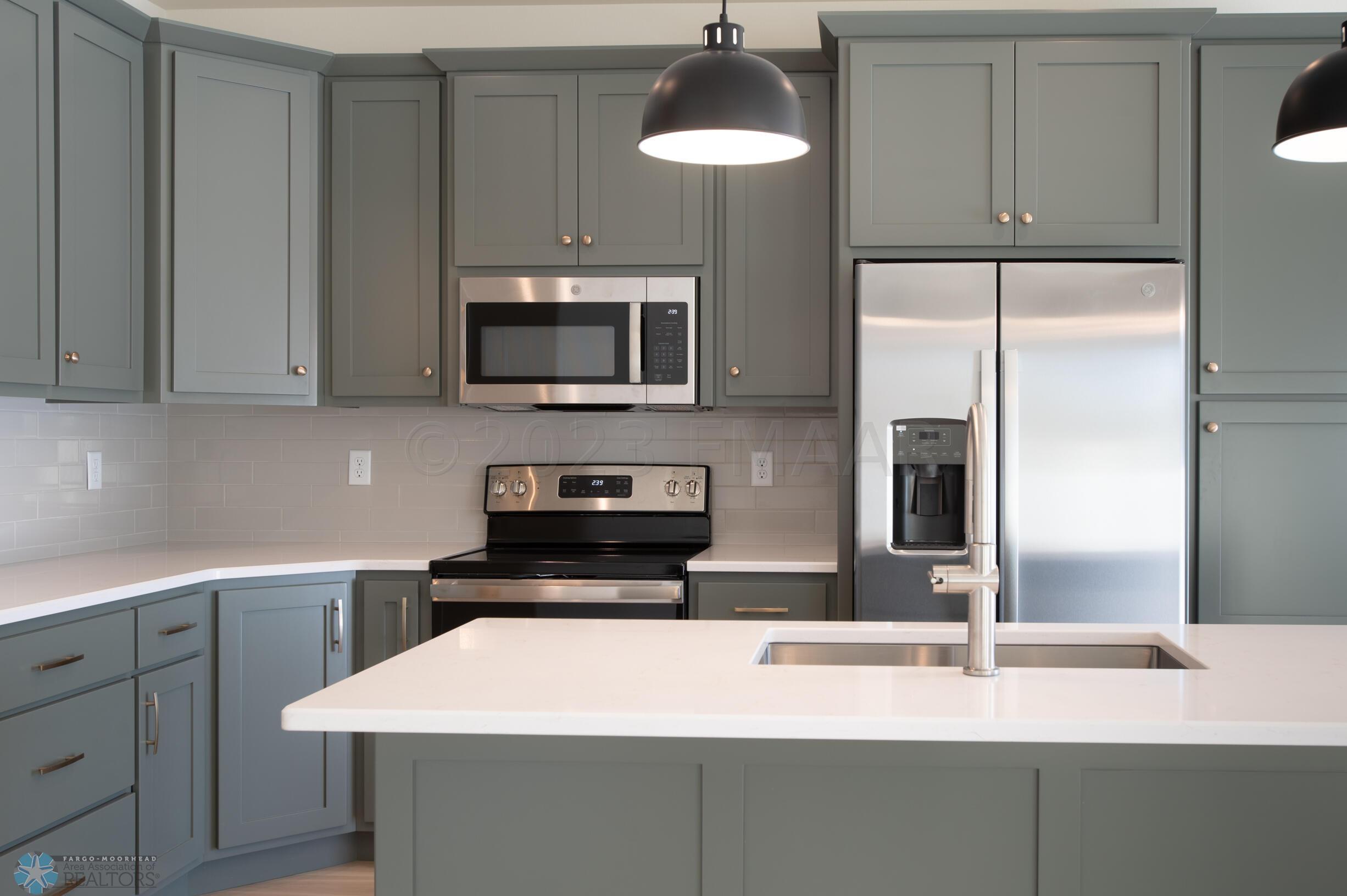 1360_GOLDENWOOD_DR-9