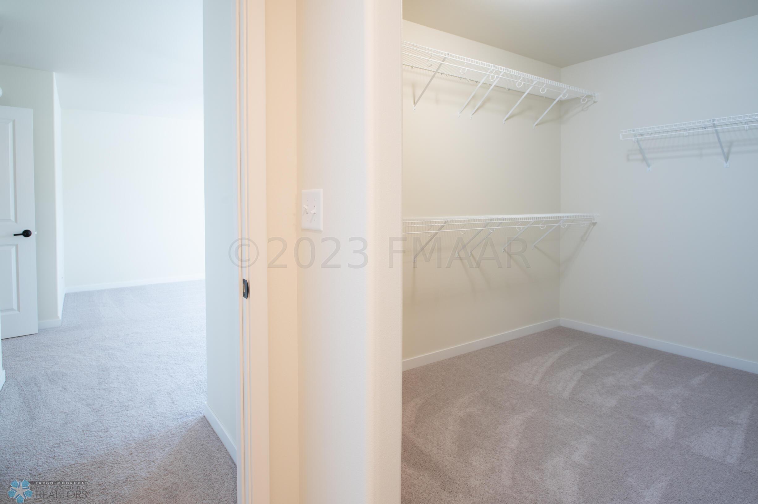 1360_GOLDENWOOD_DR-14