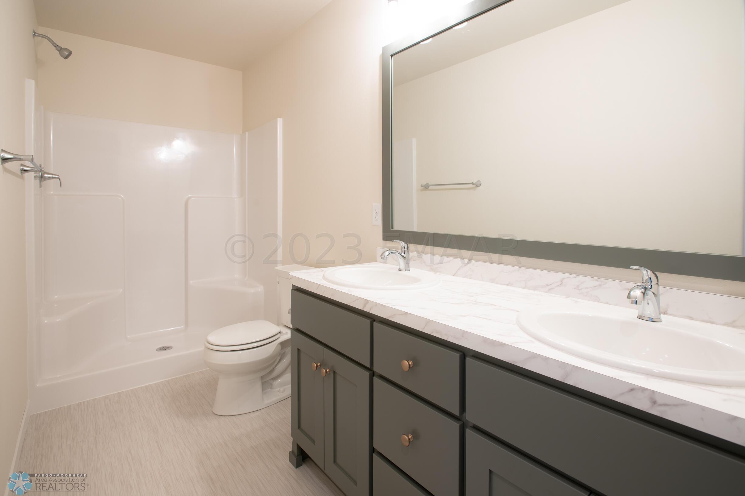 1360_GOLDENWOOD_DR-15