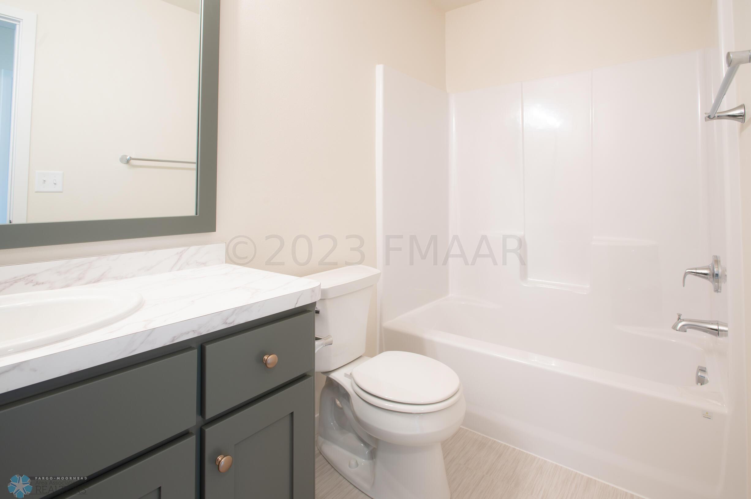 1360_GOLDENWOOD_DR-22