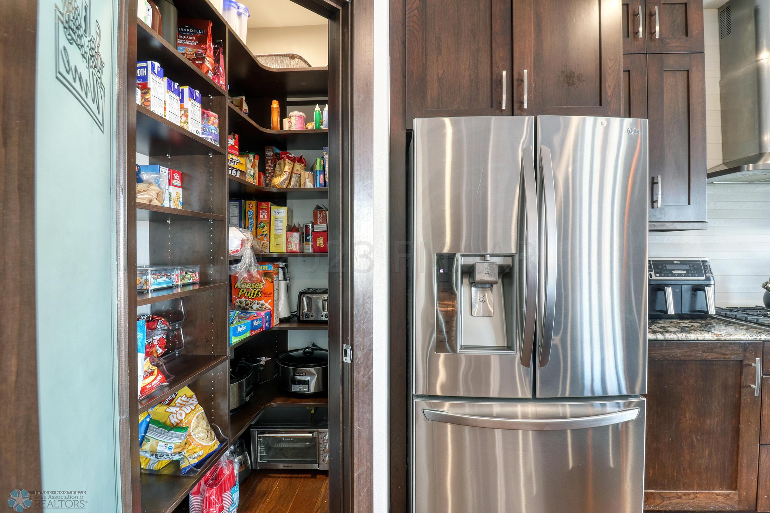 KitchenPantry1
