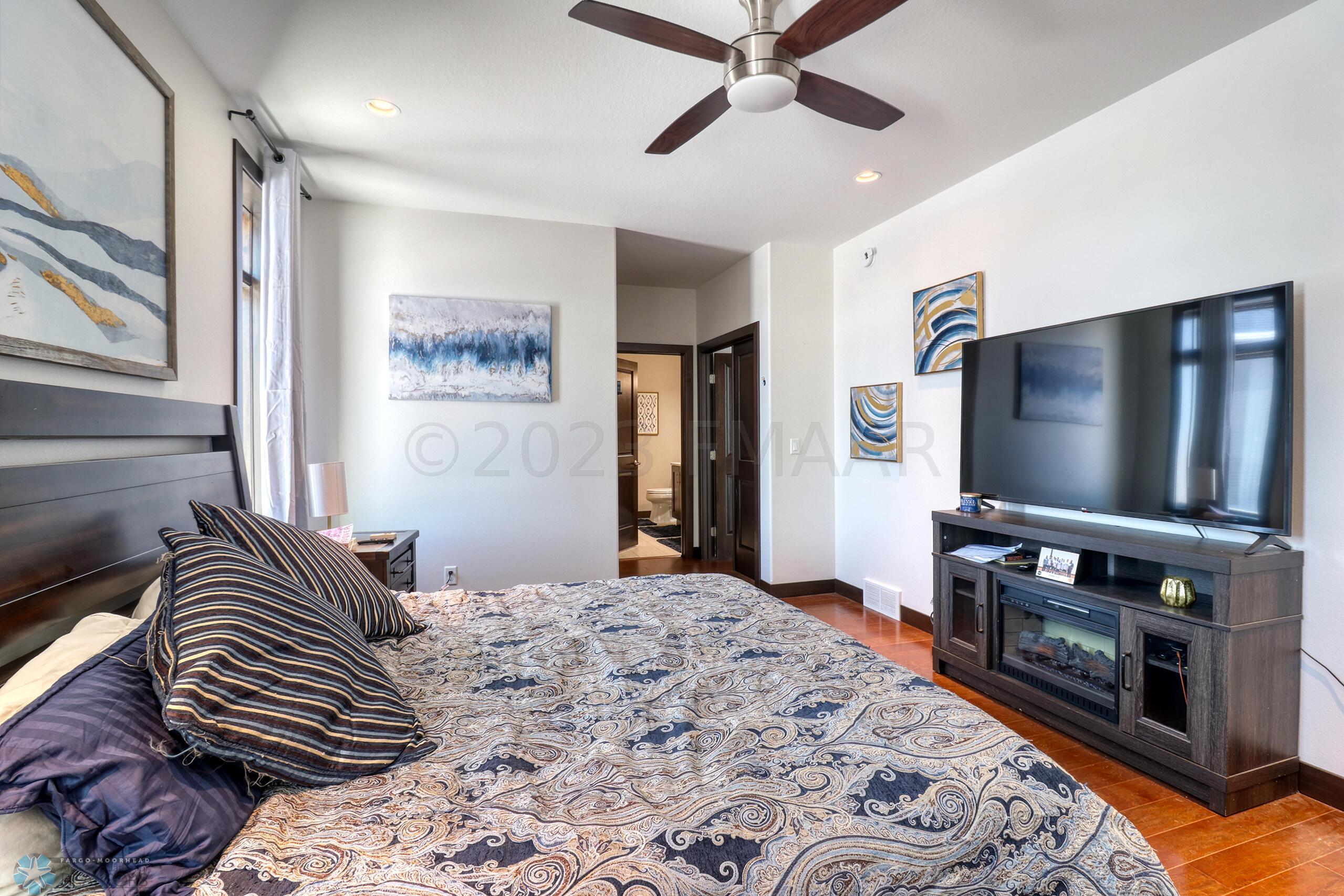 Master Bedroom1_2