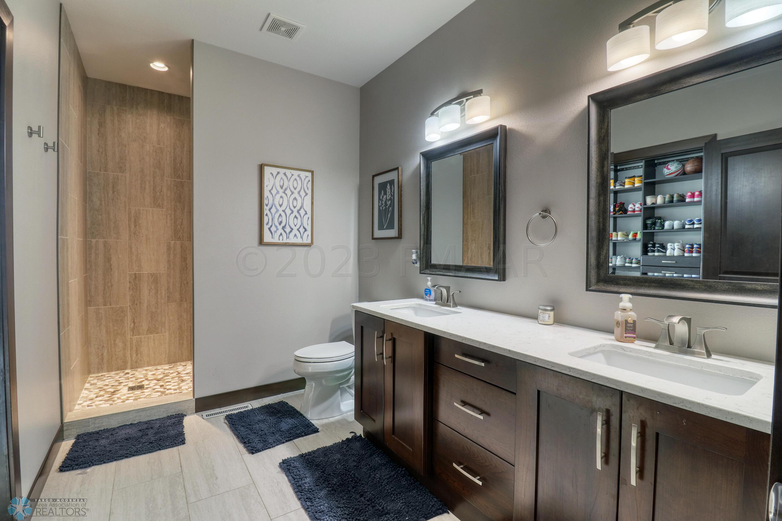 Master Bathroom1_1