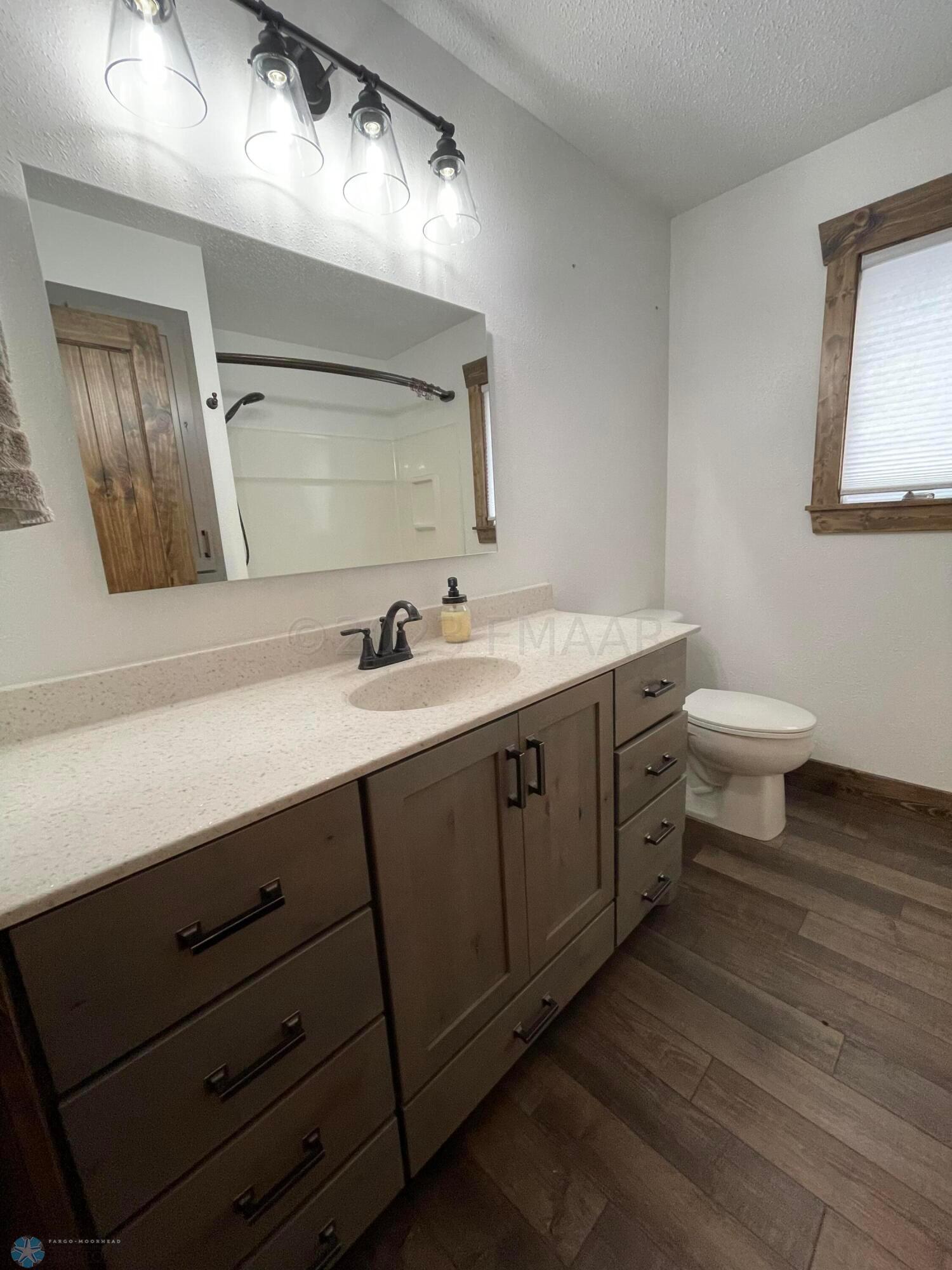 Main Bath2