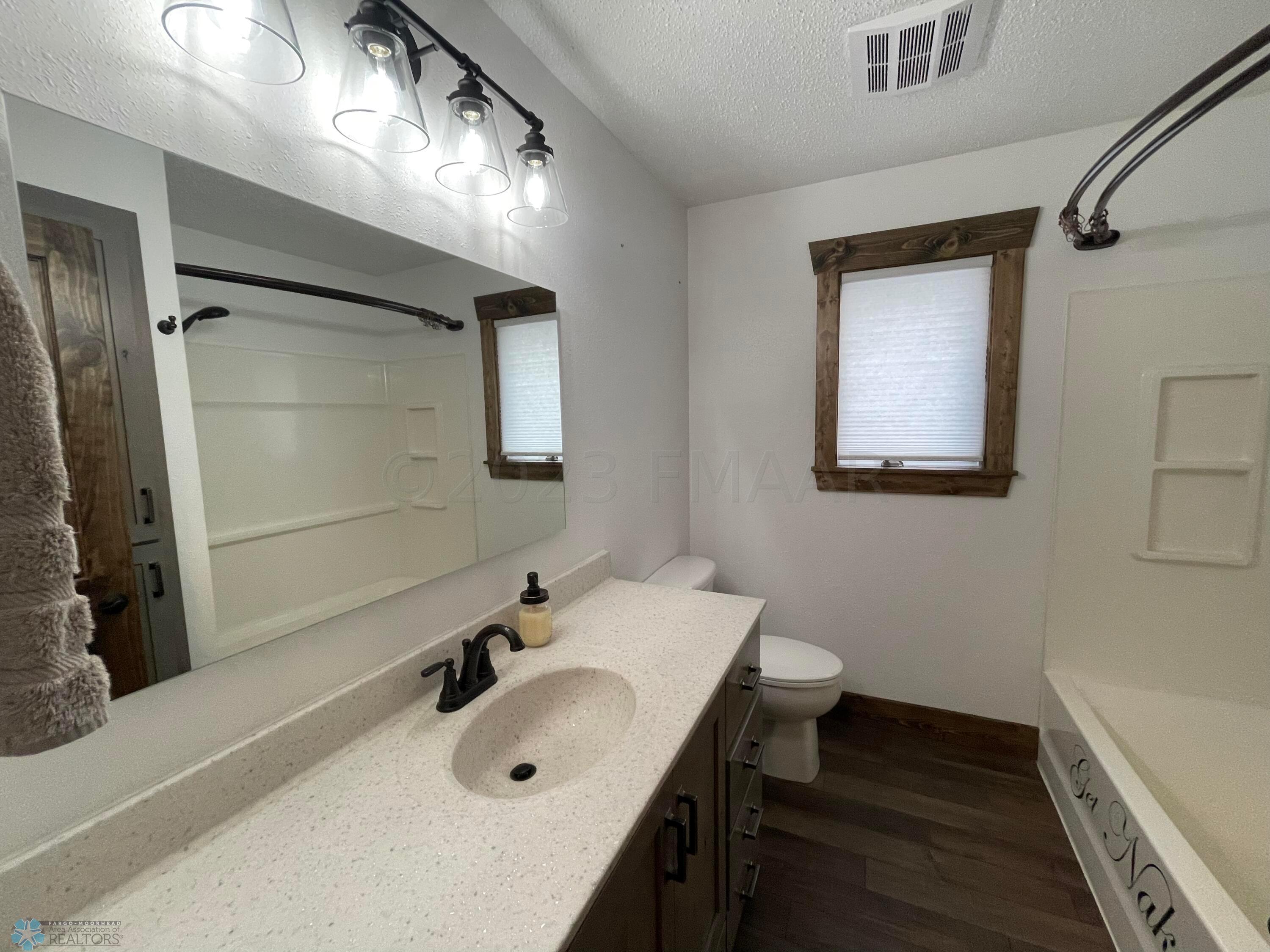 Main Bath4