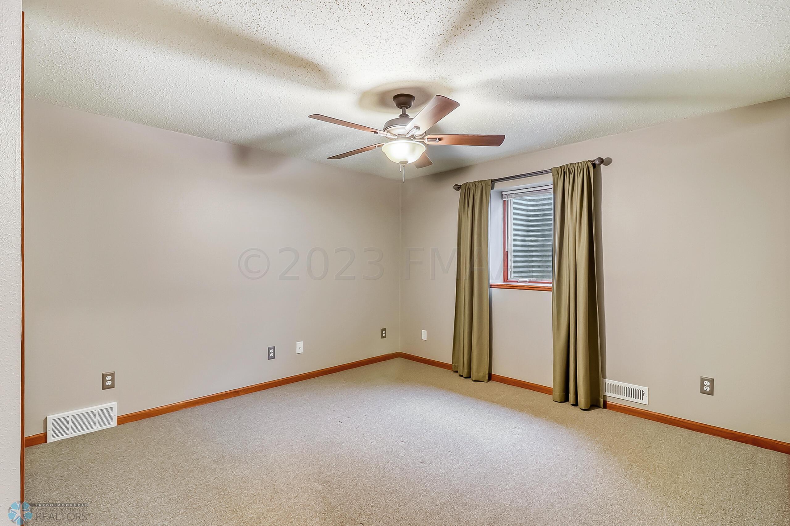 Basement Bedroom3_1