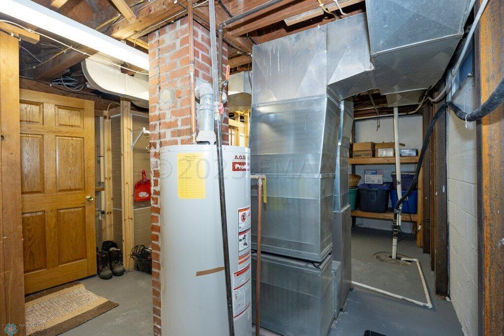 Gas hot water heater