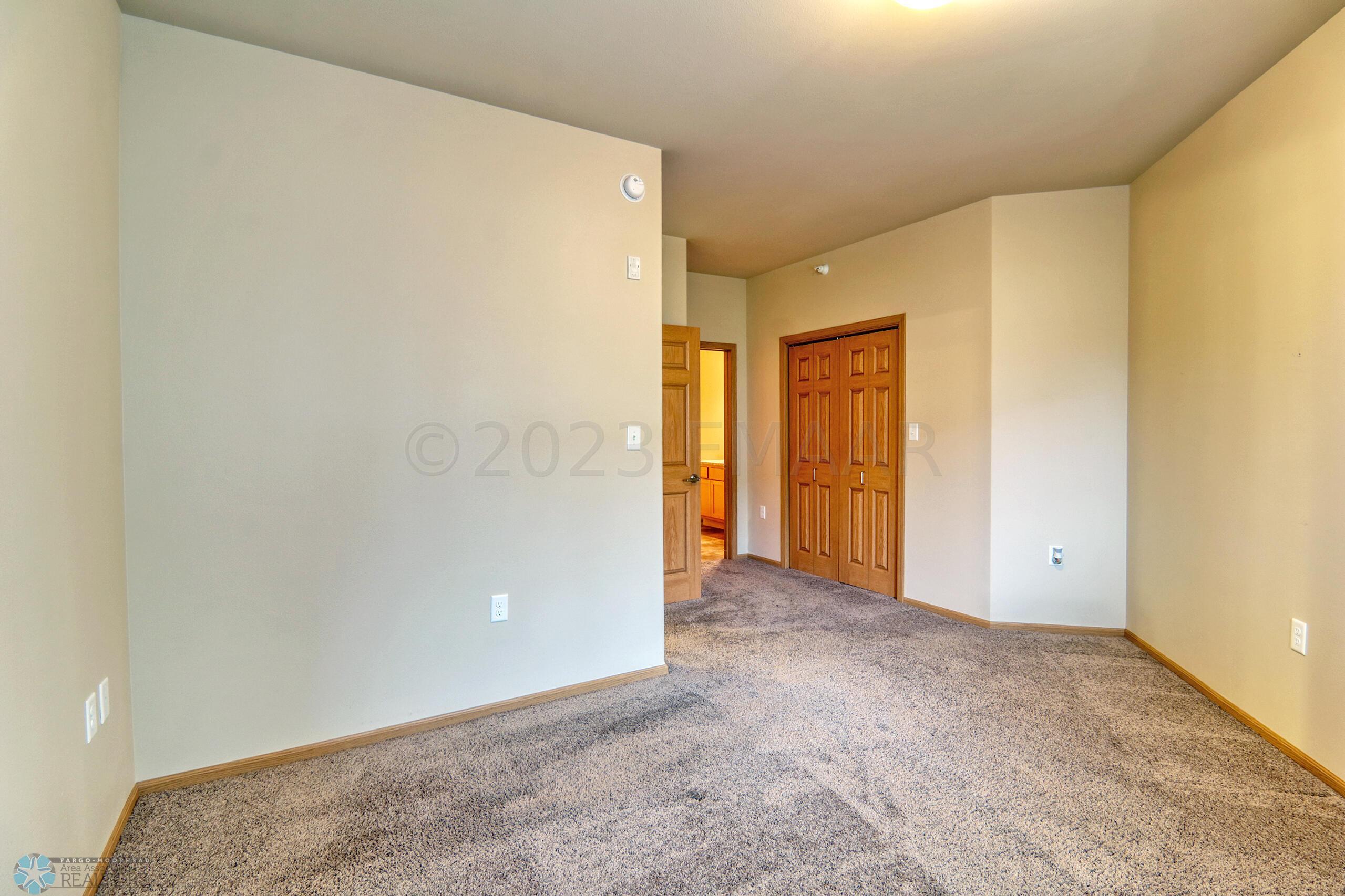 Primary Bedroom1_2