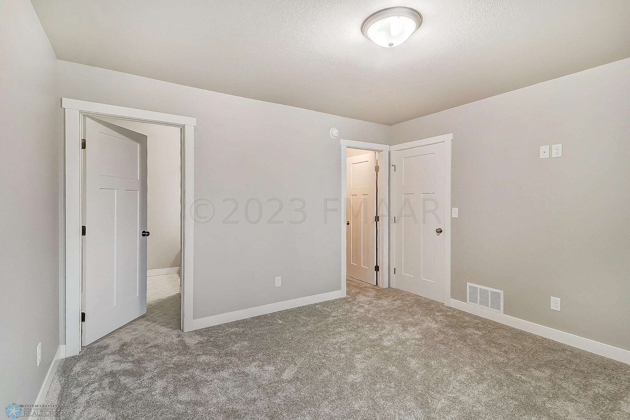Primary Bedroom1_2
