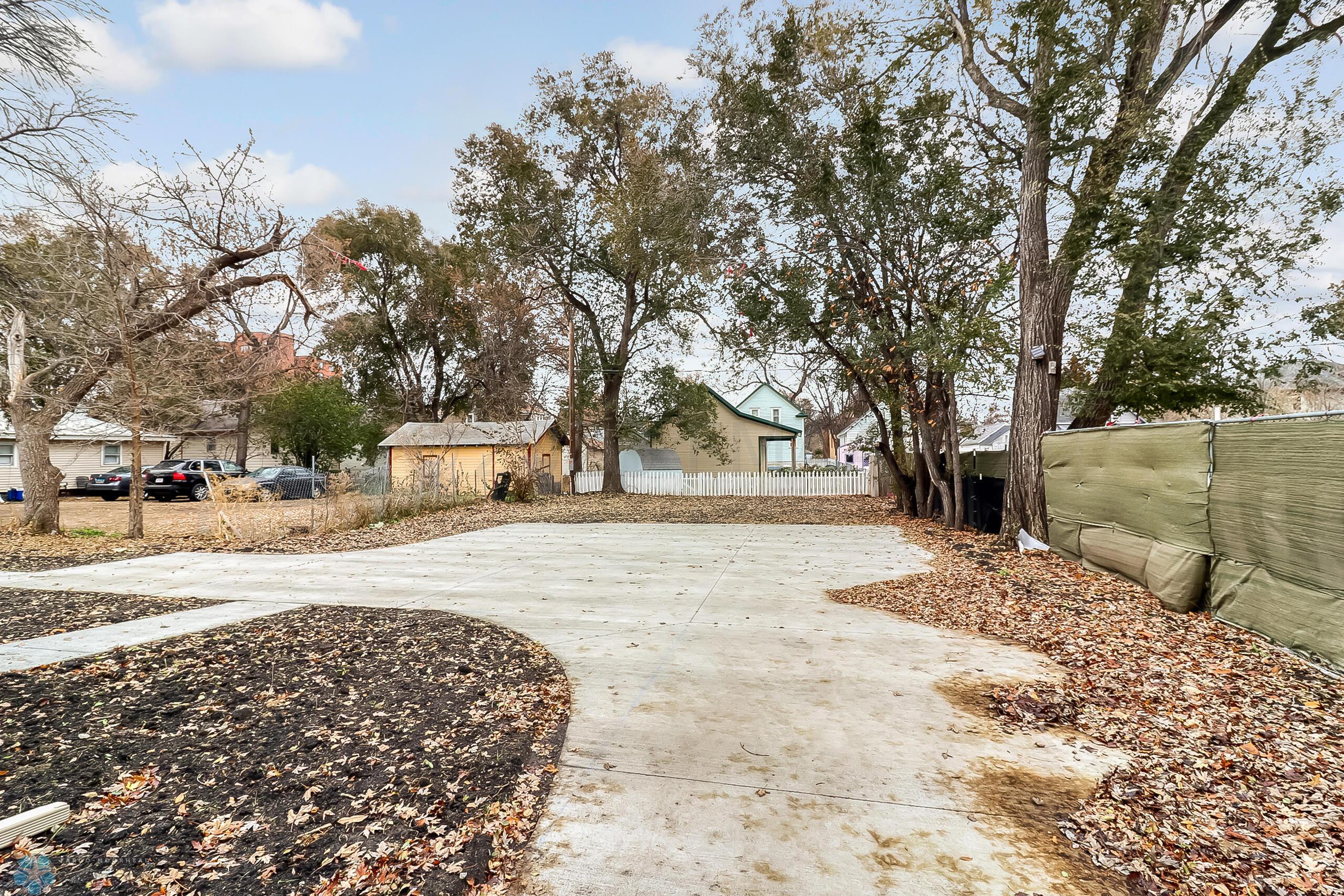 Backyard1_1