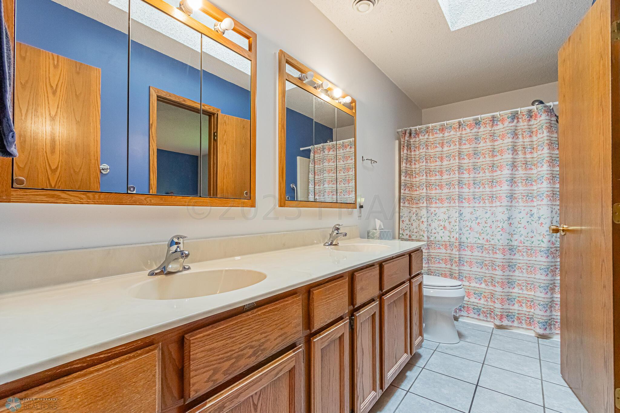 Upper_Bathroom_1