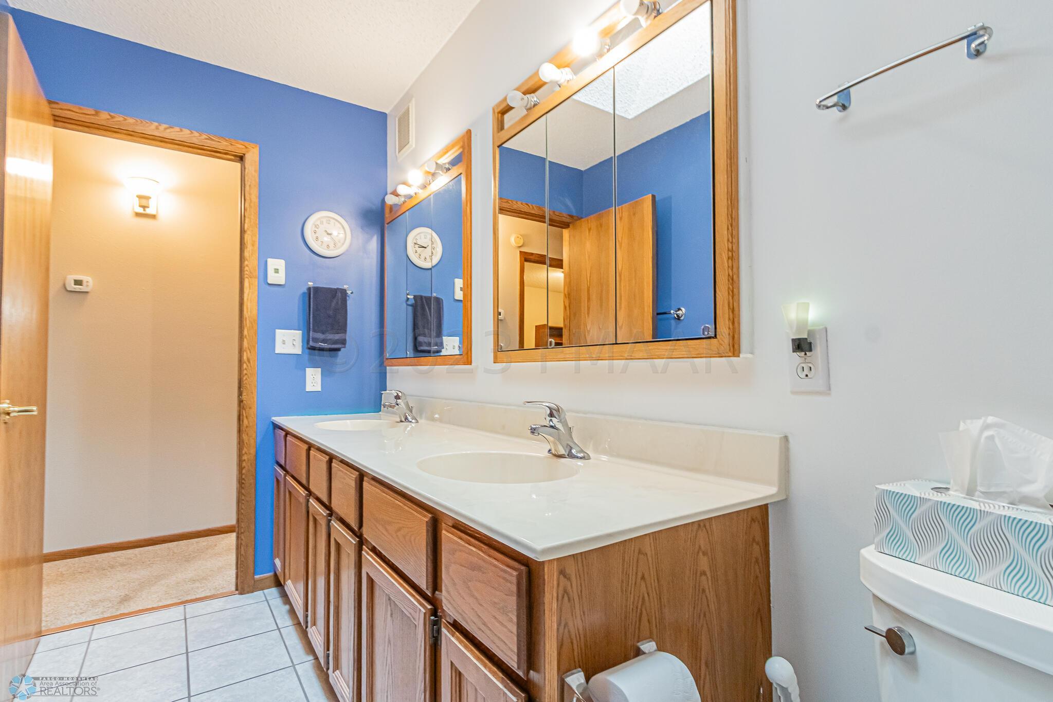 Upper_Bathroom_2